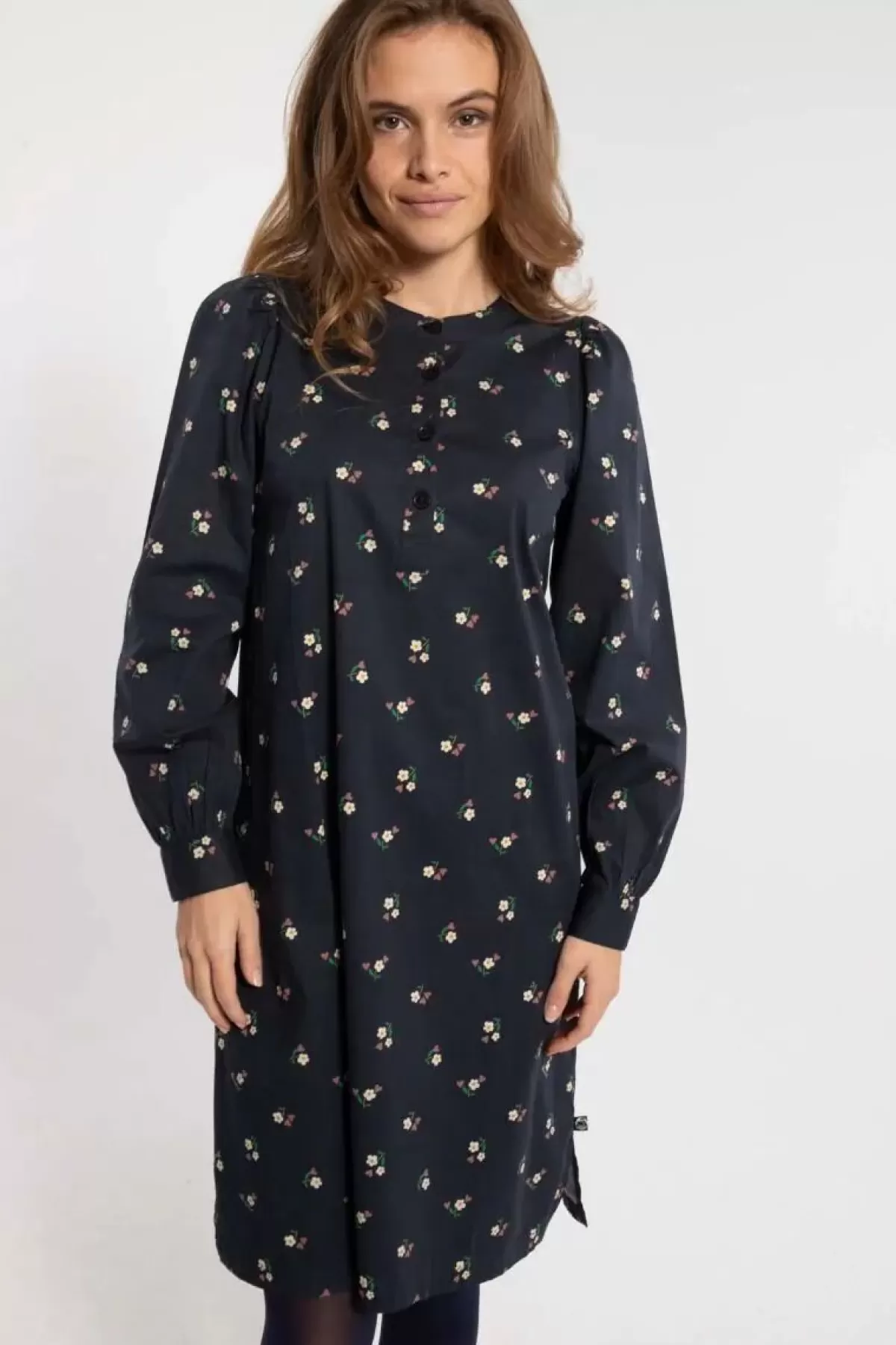 Danesocial by Dame Danefæ - Abito Elegante in Popeline Nero con Ricamo Floreale Mini, Stile Chic per Tutto il Giorno