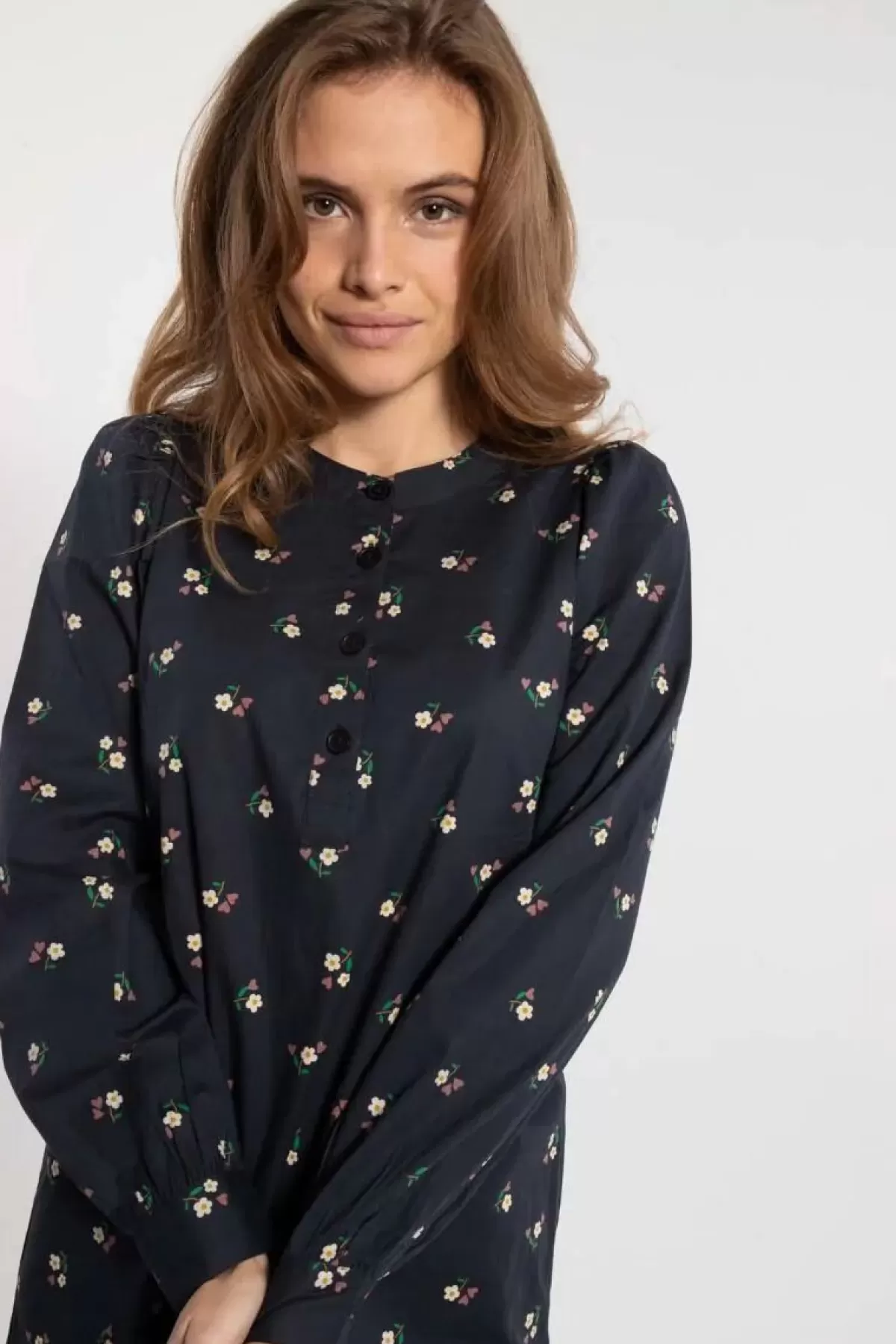 Danesocial by Dame Danefæ - Abito Elegante in Popeline Nero con Ricamo Floreale Mini, Stile Chic per Tutto il Giorno