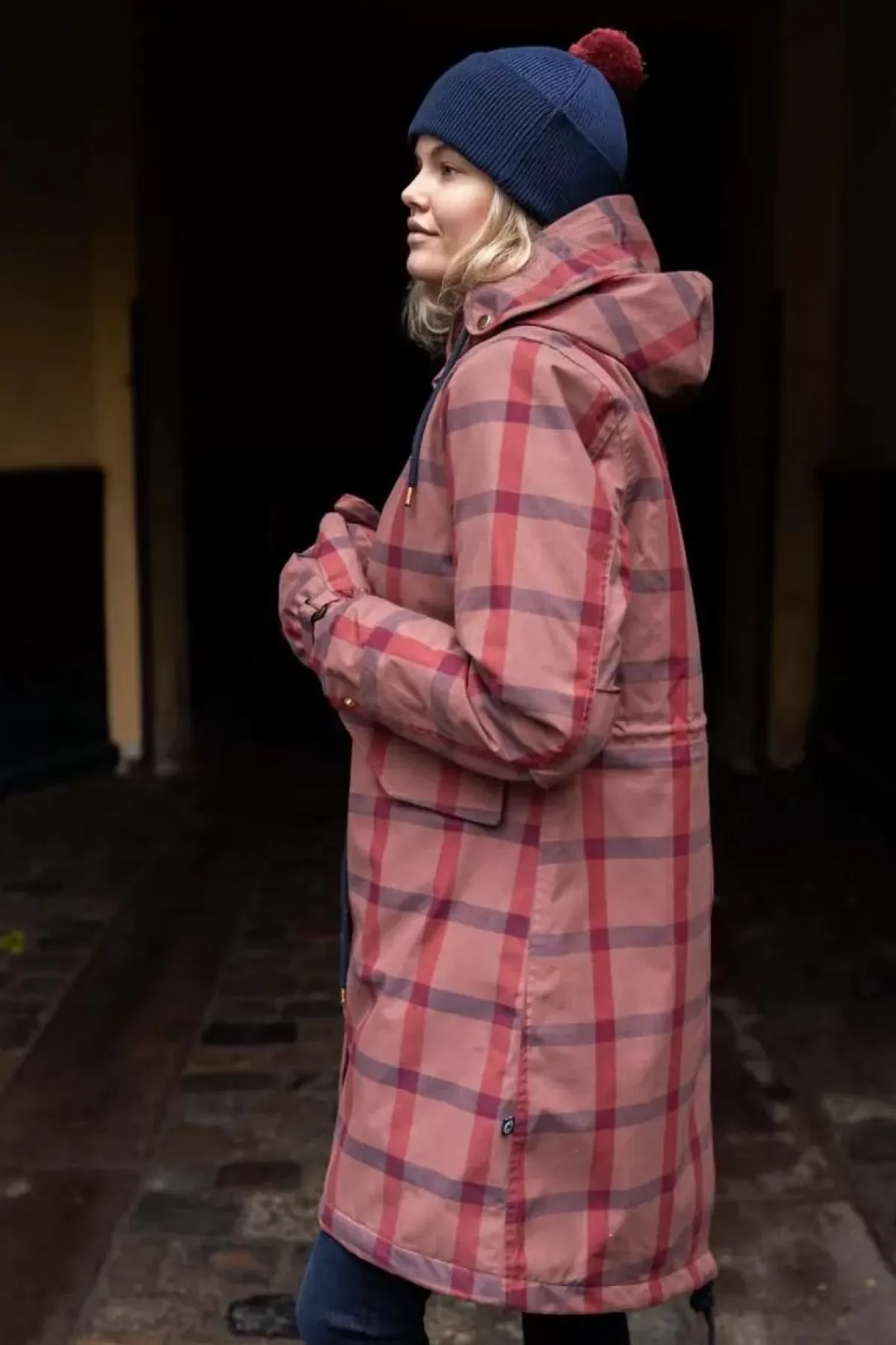 Elegante Parka Invernale Donna Danesvaneke - Fantasia Quadri con Sfumature Rosa Chiaro, Blu Notte e Borgogna