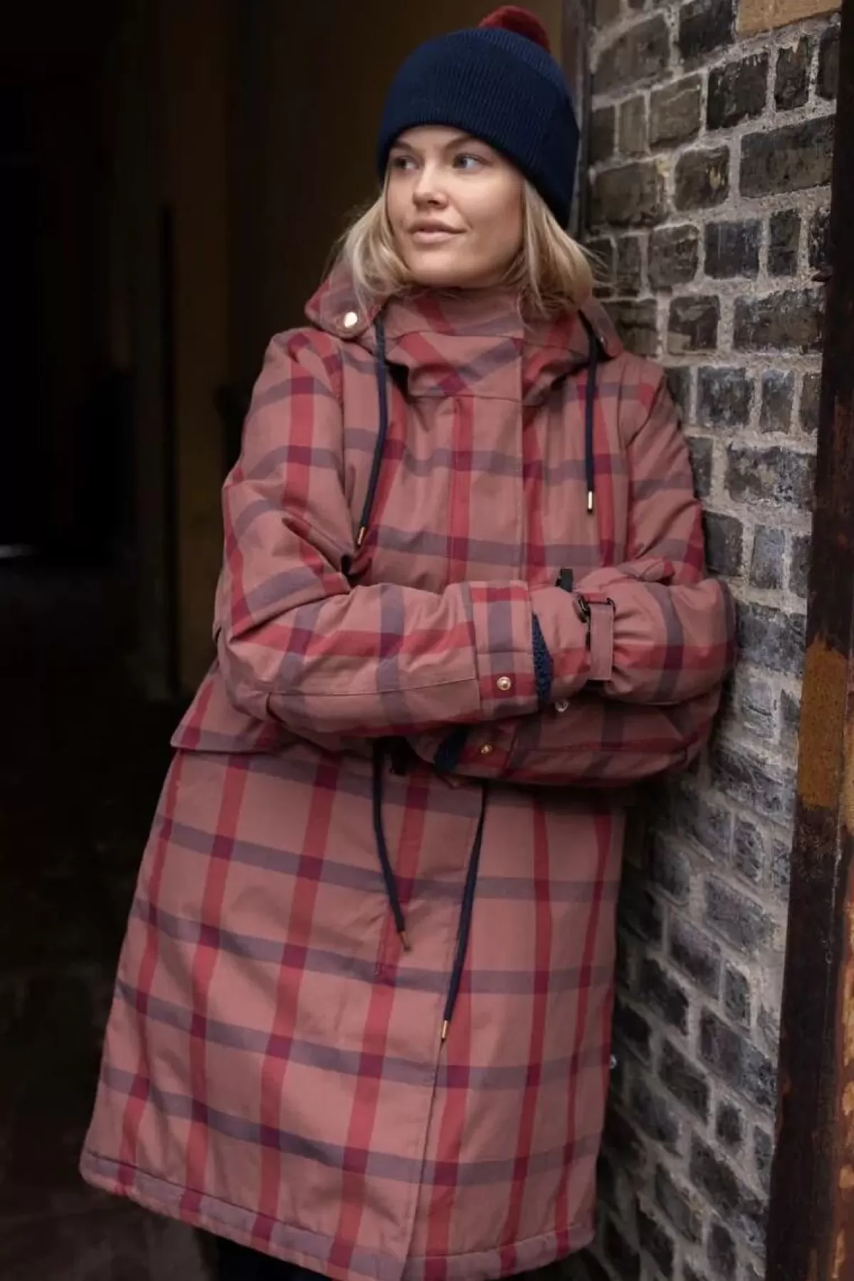 Elegante Parka Invernale Donna Danesvaneke - Fantasia Quadri con Sfumature Rosa Chiaro, Blu Notte e Borgogna