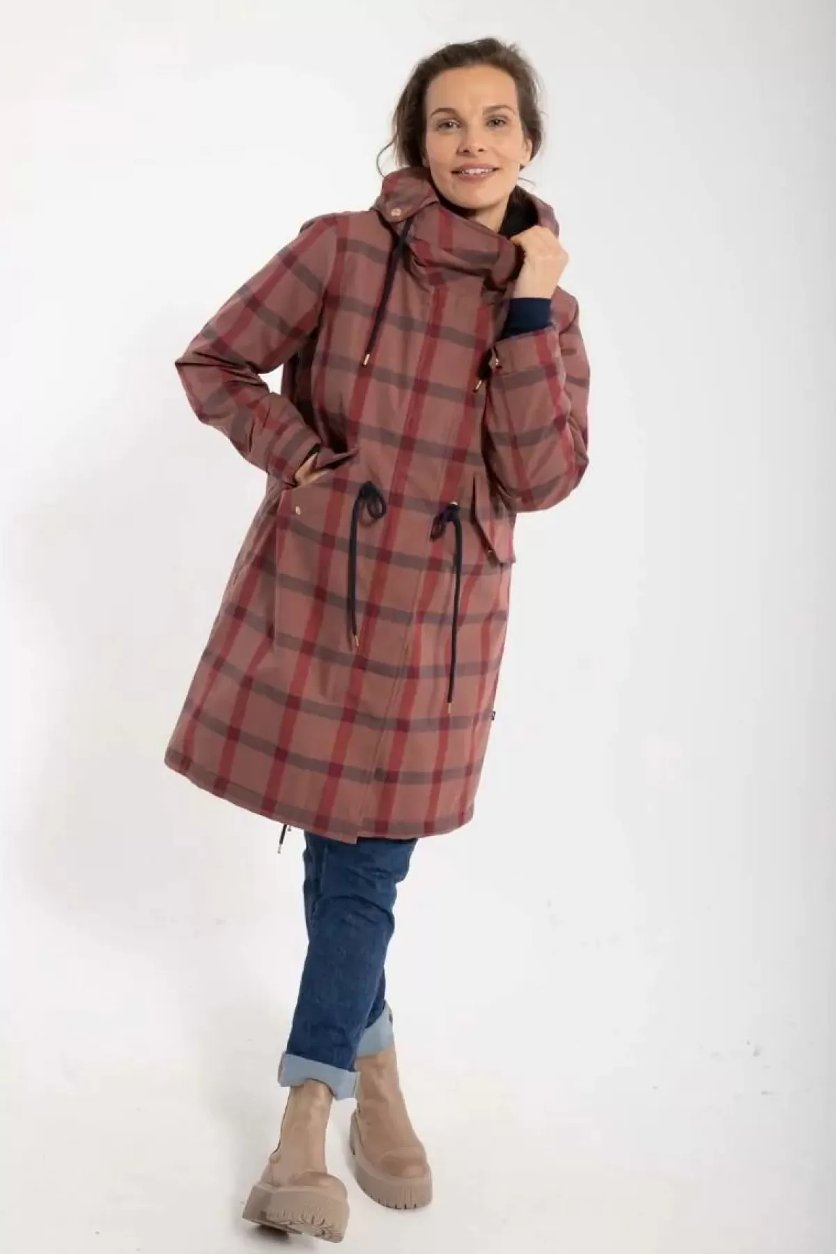 Elegante Parka Invernale Donna Danesvaneke - Fantasia Quadri con Sfumature Rosa Chiaro, Blu Notte e Borgogna
