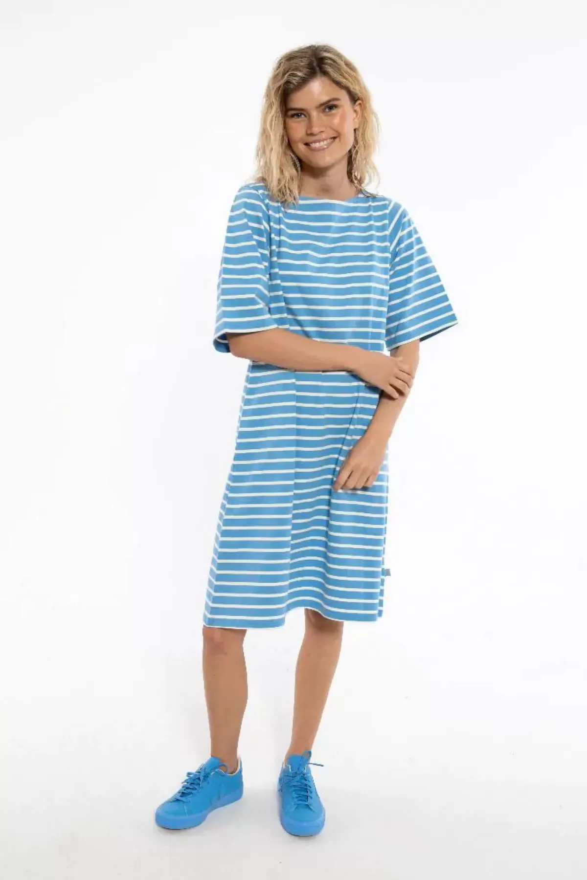 Abito Danetrinidad in Tonalità Ghiaccio - Vestito Casual con Accenti Gessati di Dame Danefæ