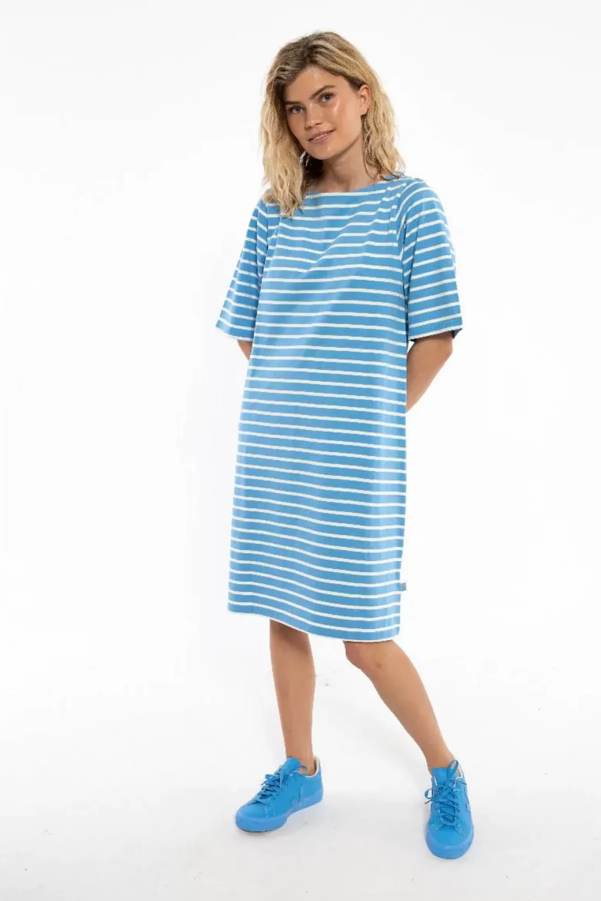 Abito Danetrinidad in Tonalità Ghiaccio - Vestito Casual con Accenti Gessati di Dame Danefæ