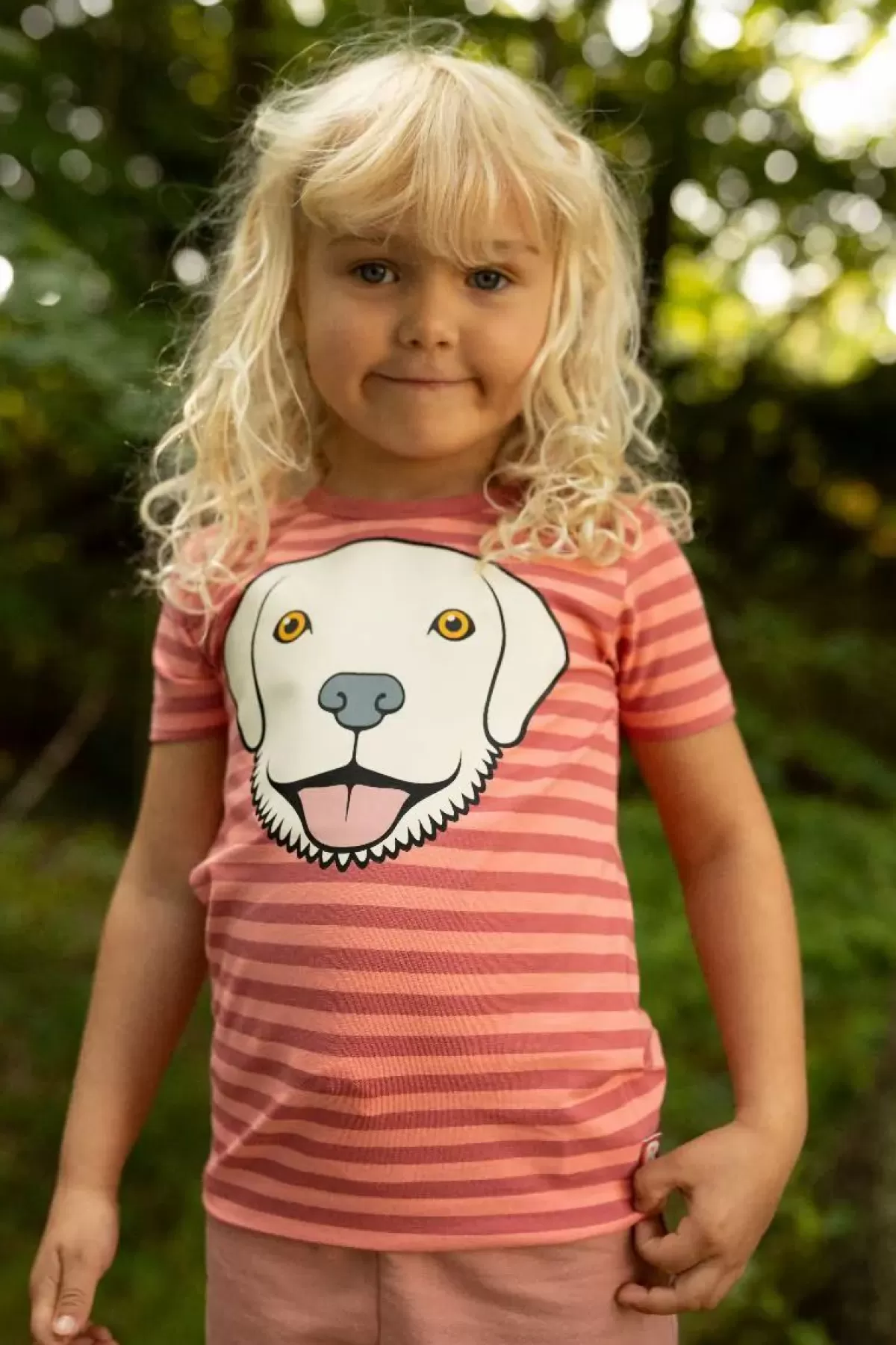 Maglietta Danefæ Junior con Stampa Animale - Design All Over Rosa Corallo per Cuccioli Vivaci 

(Note: The Italian version retains brand elements while incorporating natural phrasing variations. 
