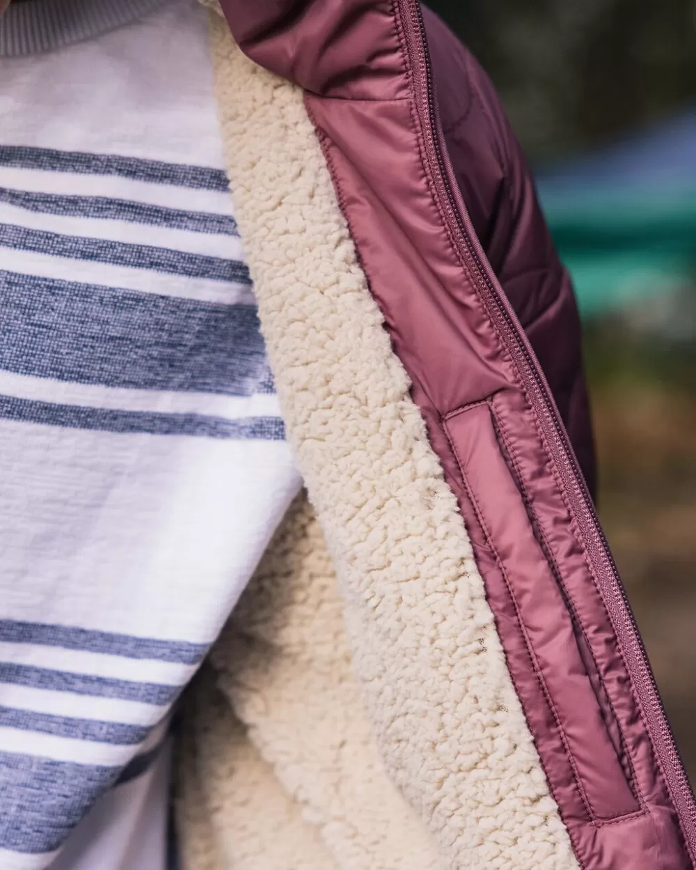 Giacca Termica Donna con Rivestimento Sherpa Riciclato, Tonalità Naturali - Ideale per Avventure Eco-Consapevoli