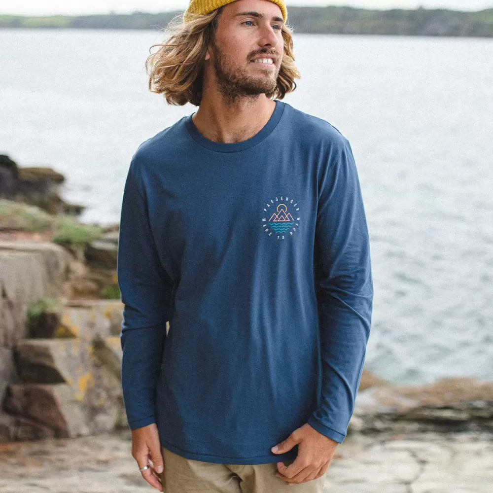 Maglia a Maniche Lunghe Sostenibile con Stampa Viaggio Immaginario - Design Unico Ispirato all'Avventura