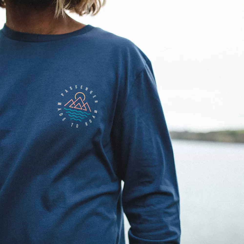 Maglia a Maniche Lunghe Sostenibile con Stampa Viaggio Immaginario - Design Unico Ispirato all'Avventura