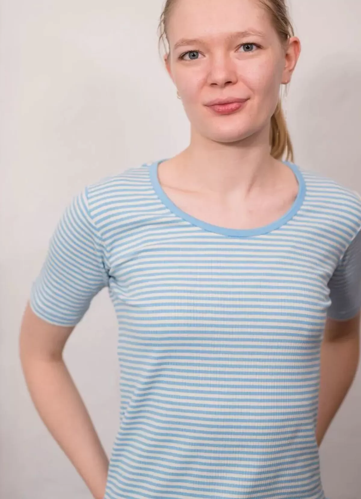 Tisana Biologica Danegudhjem - Confezione Delicata in Azzurro Tenue e Bianco Gessato