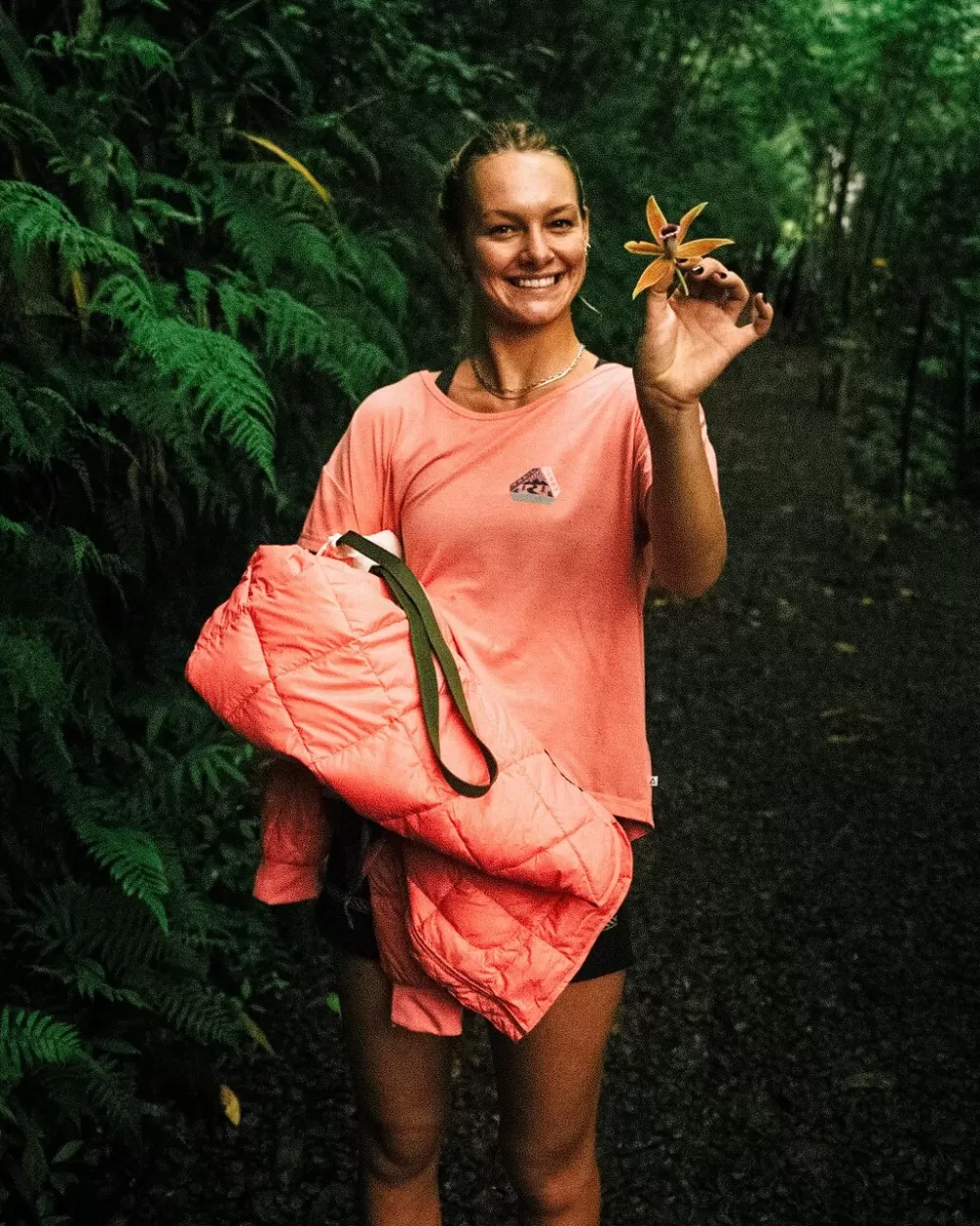 Maglietta Sportiva Ecosostenibile - Ideale per Spostamenti e Viaggi Attivi (Donna)
