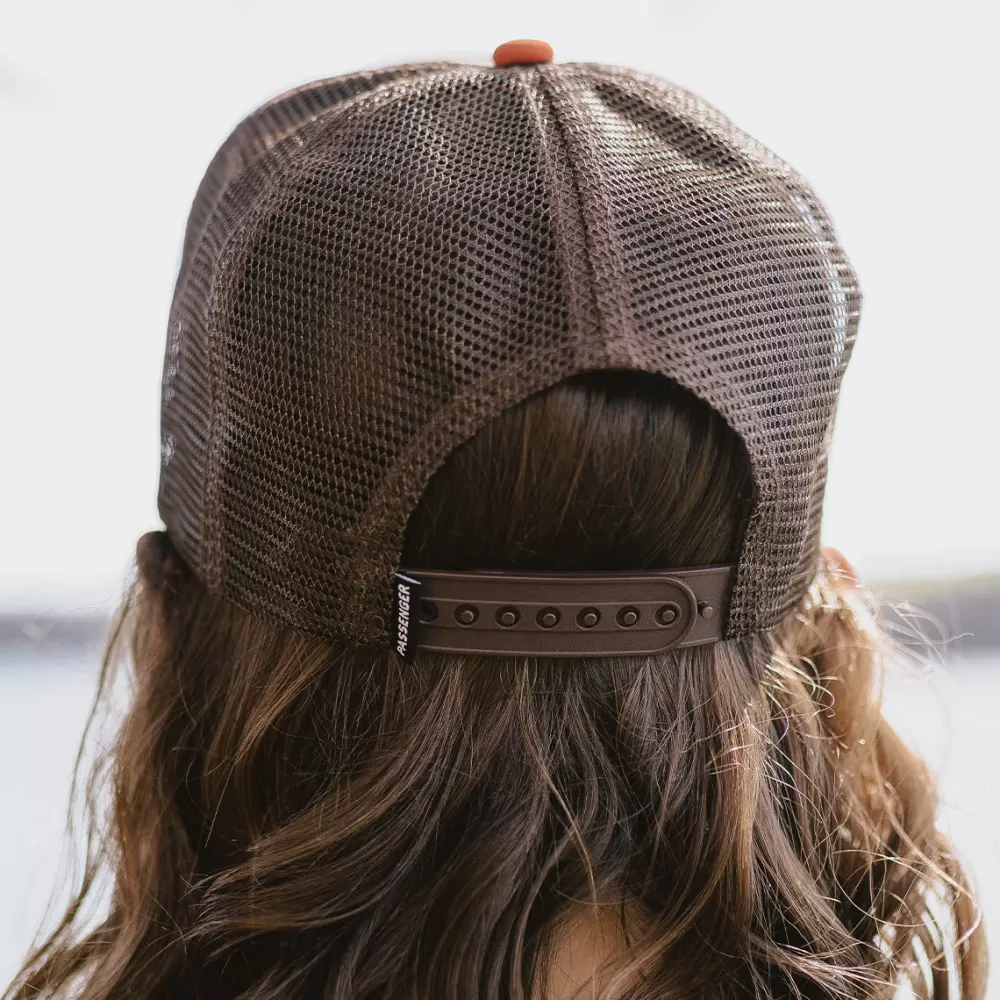 Cappello Trucker Regolabile con Bottone Posteriore - Avventura Terra e Mare per Donna, Stile Urbano Casual