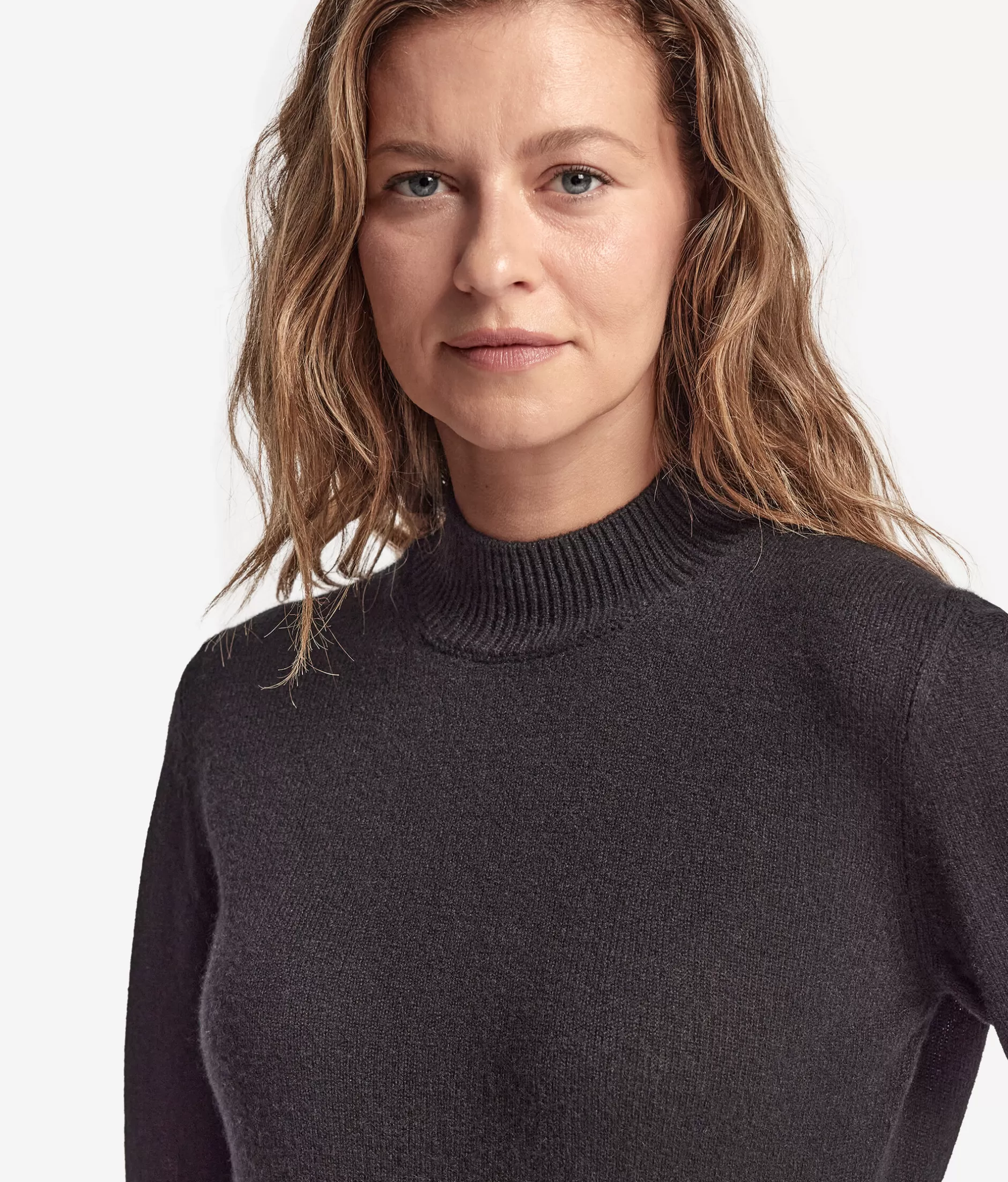 Maglione Turtleneck in Cashmere Leggero Falconeri - Prezzo Accessibile, Nero - Modello 9107 Confortevole e Stiloso