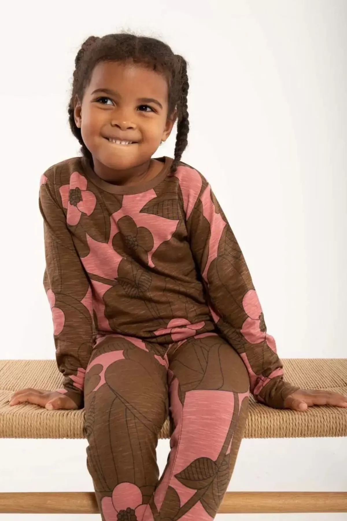Set Notte Completo Danefæ Organic - Elegante Blu Scuro con Motivi Floreali e Accenti Marrone Sabbia, Confortevole per la Cameretta dei Bambini