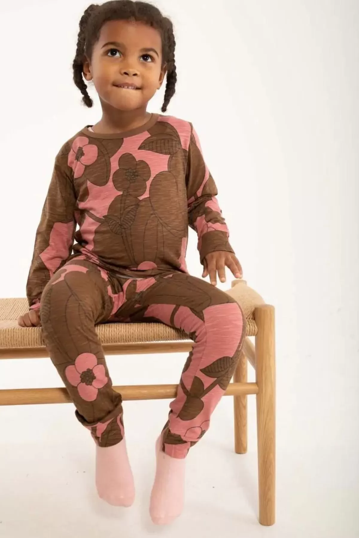 Set Notte Completo Danefæ Organic - Elegante Blu Scuro con Motivi Floreali e Accenti Marrone Sabbia, Confortevole per la Cameretta dei Bambini