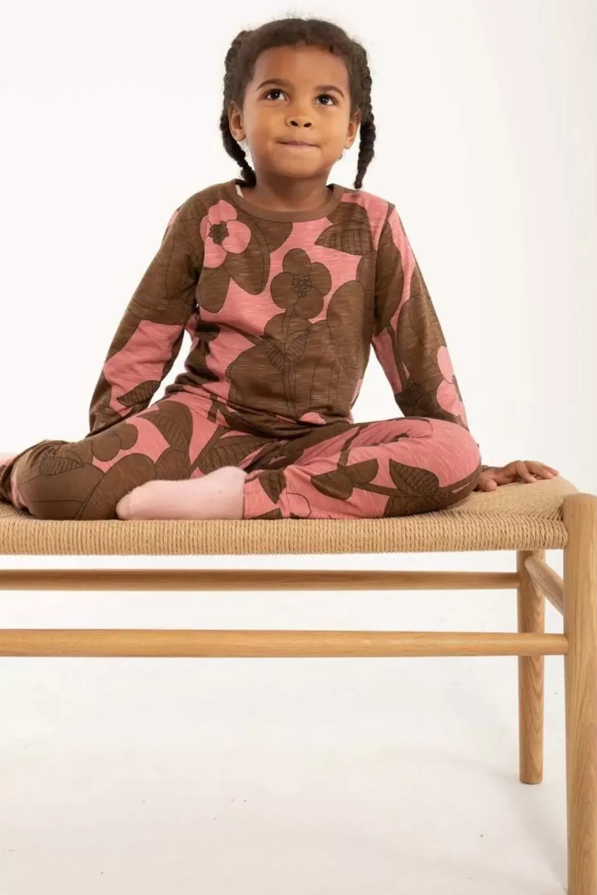 Set Notte Completo Danefæ Organic - Elegante Blu Scuro con Motivi Floreali e Accenti Marrone Sabbia, Confortevole per la Cameretta dei Bambini