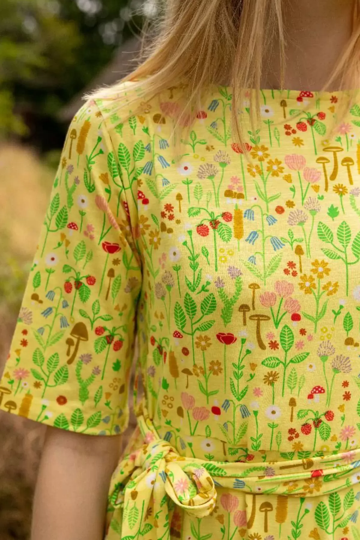 Vestito in Tessuto Jersey Ruvido Daneflora - Modello Floreale in Giallo Crema by Dame Danefæ Biologico