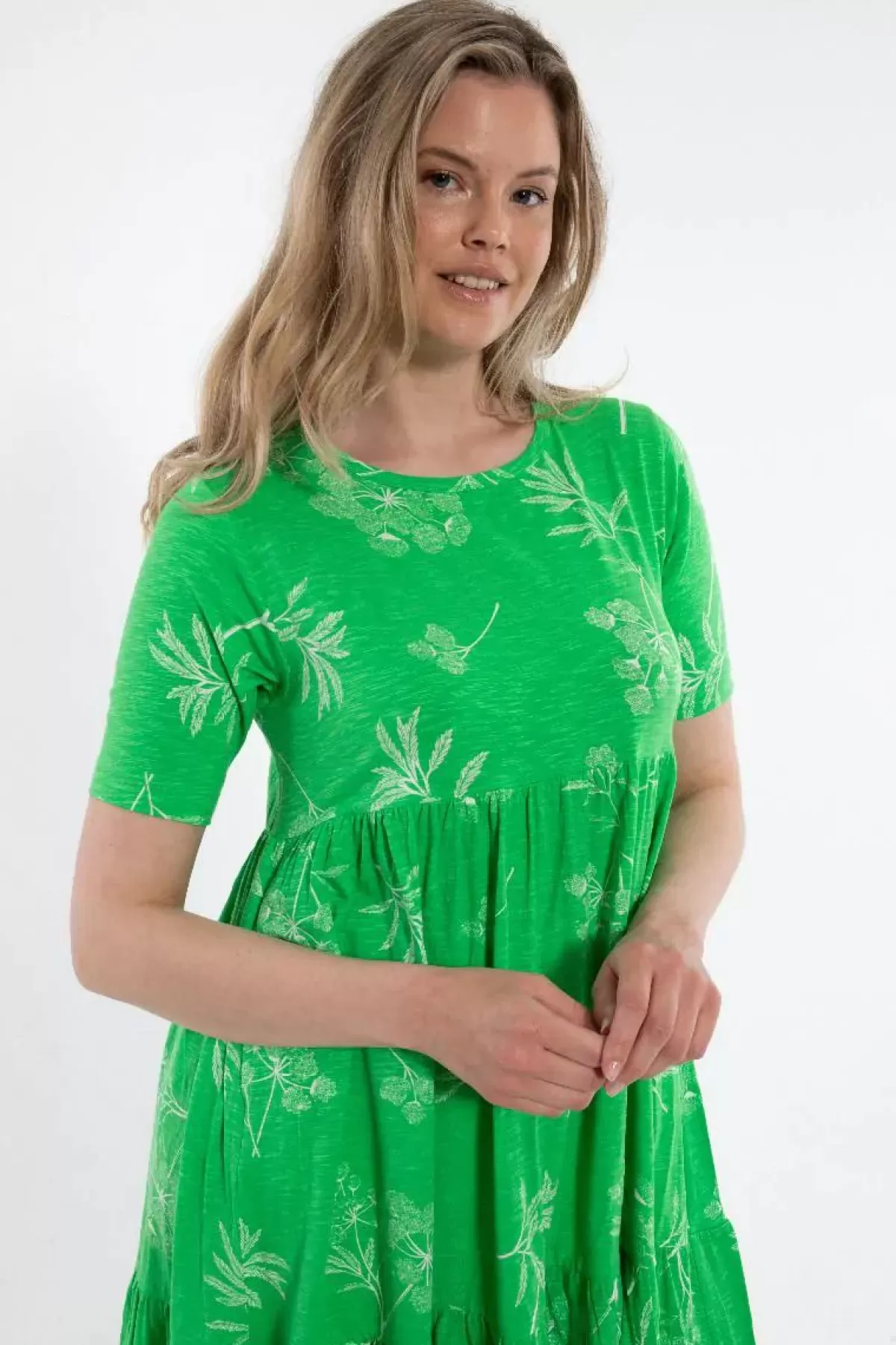 Abito casual in jersey slub biologico - Vestito primaverile verde bosco con finiture ispirate allo stile danese e dettagli bohemien