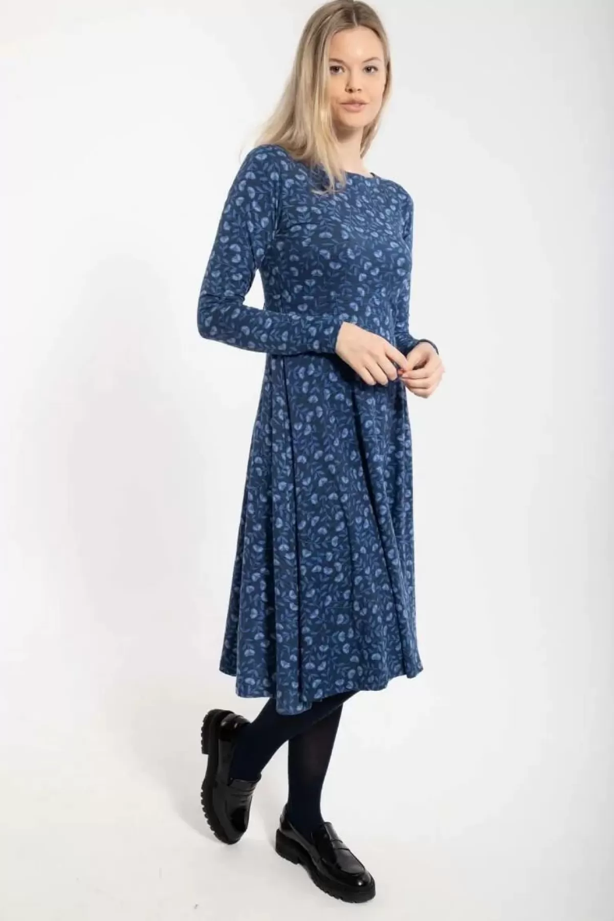 Dame Danefæ - Abito Elegante in Viscosa Organica, Modello Danesigrid Blu Marino Ghiacciato con Stampa Floreale