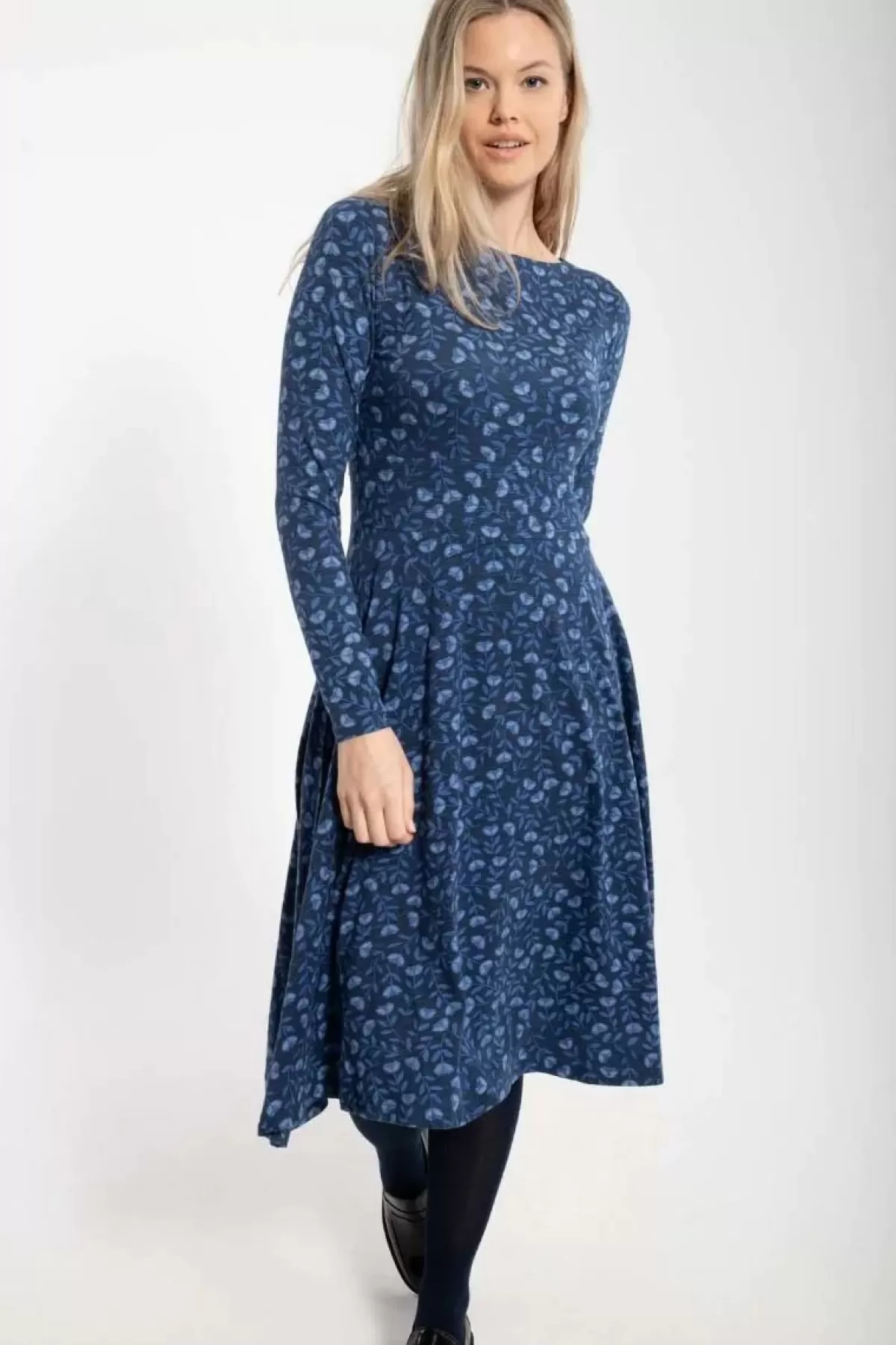 Dame Danefæ - Abito Elegante in Viscosa Organica, Modello Danesigrid Blu Marino Ghiacciato con Stampa Floreale