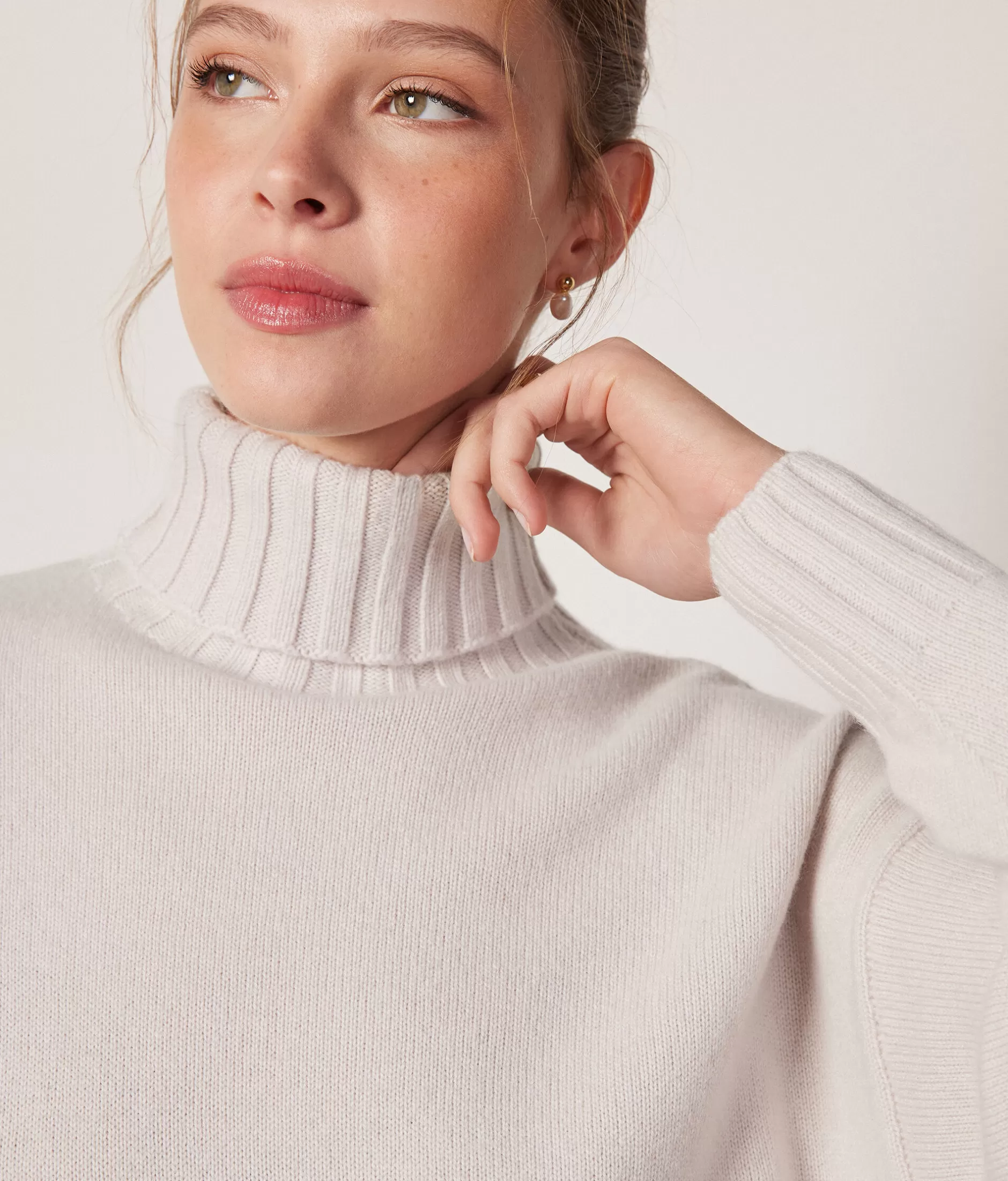 Falconeri Maglione Dolcevita Lussuoso in Puro Cashmere - Morbidissimo Intreccio con Collo Alto, Tinta Avorio Chiaro - Indumento Invernale di Conforto Senza Tempo