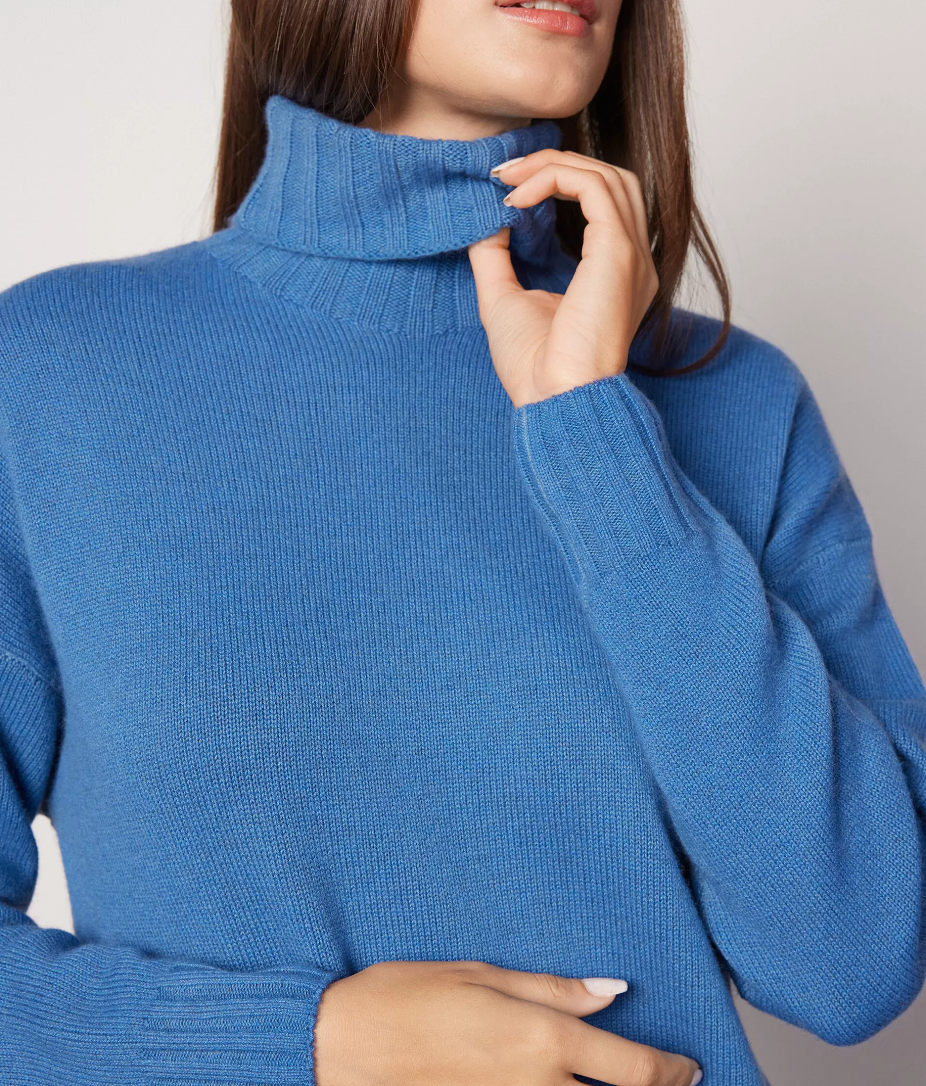 Maglione Oversize con Dolcevita Falconeri in Cashmere Superlavorato - Blu Orizzonte Tinto a Mano