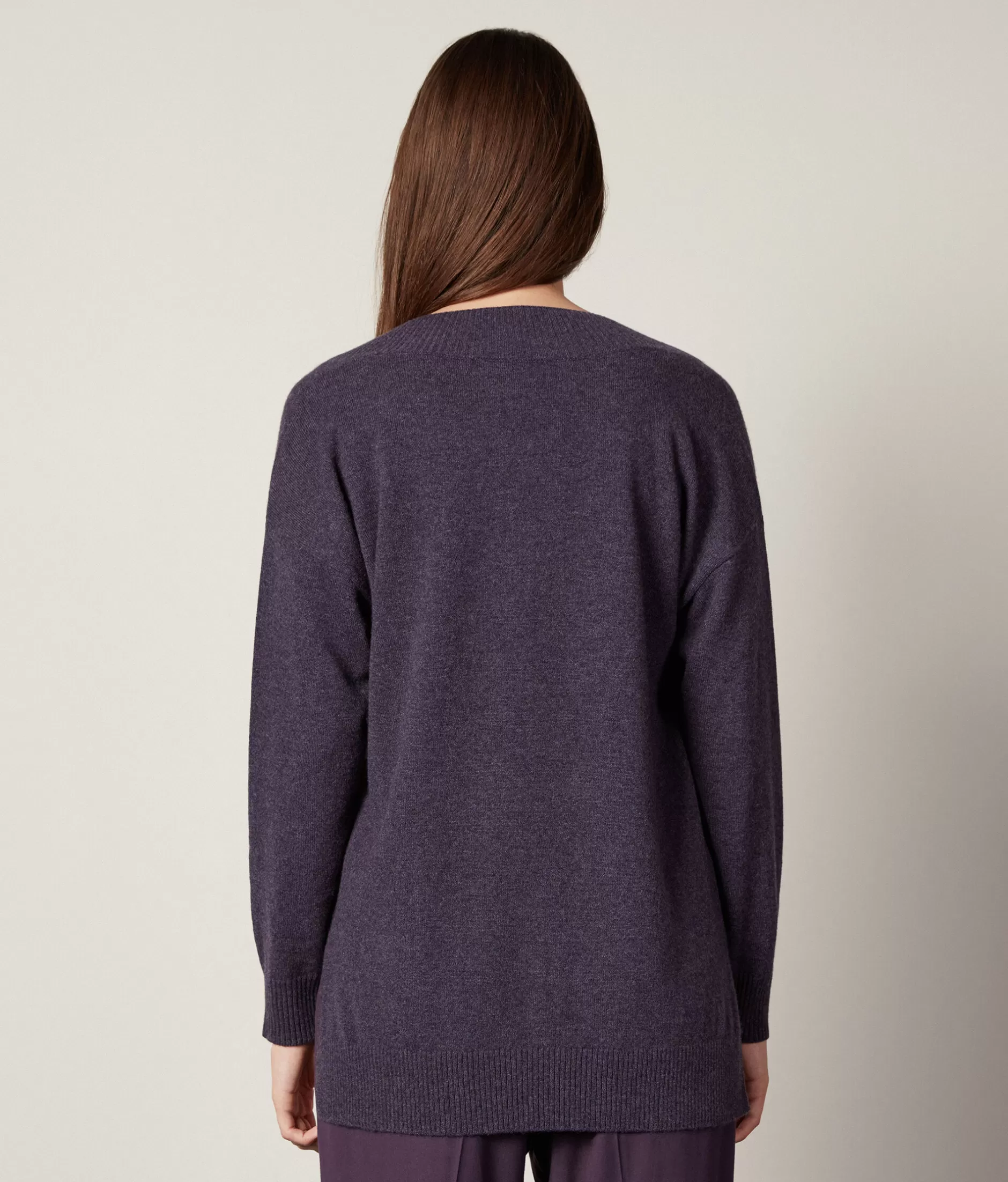 Maglione Oversize Scollo a V in Cashmere Ultra Morbido - Tonalità Viola Chiaro con Confezione Elegante