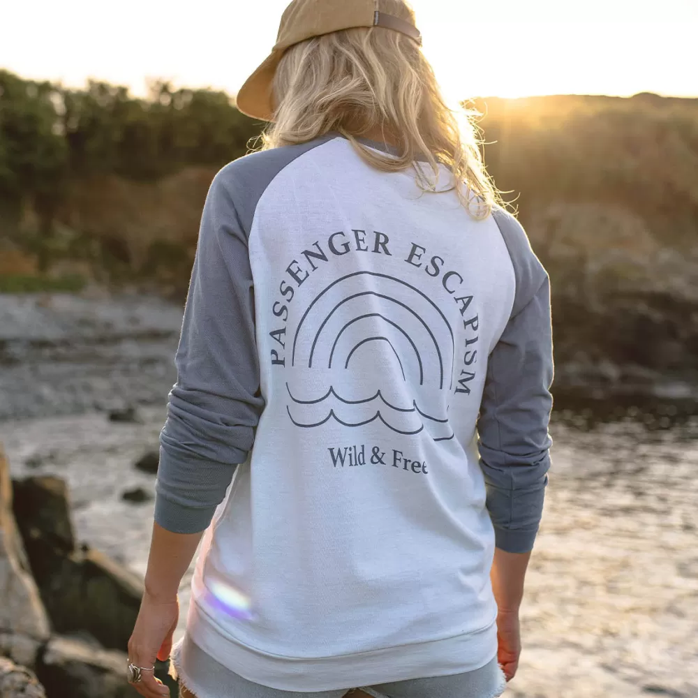 Maglietta Donna a Manica Lunga con Stampa Arcobaleno - Cotone Riciclato Ecologico, Design Sostenibile e Comoda