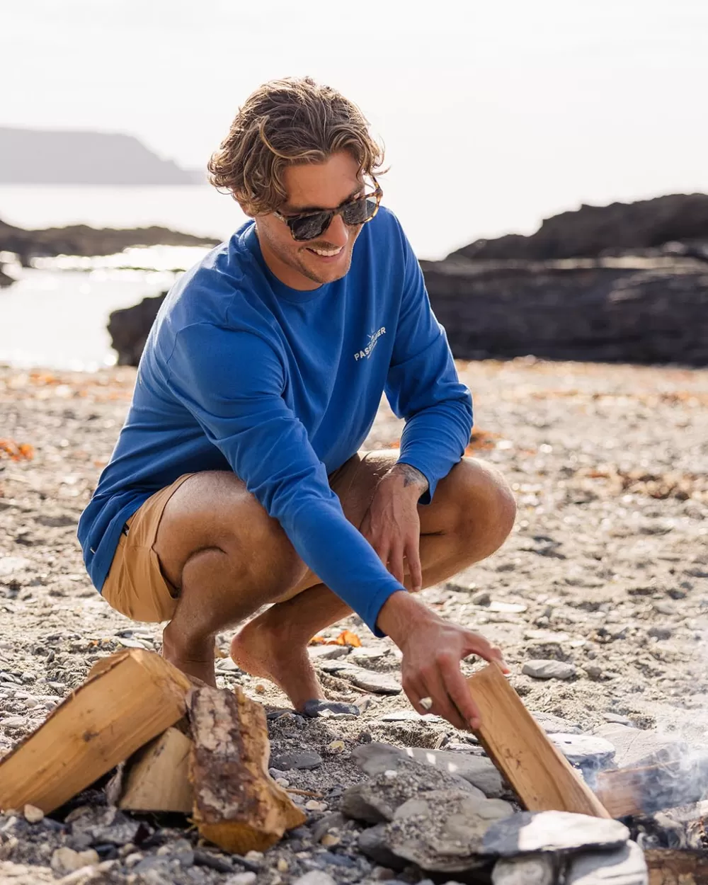 Maglia Uomo EcoSostenibile in Cotone Rigenerato - Design Minimalista per Viaggi Liberi
