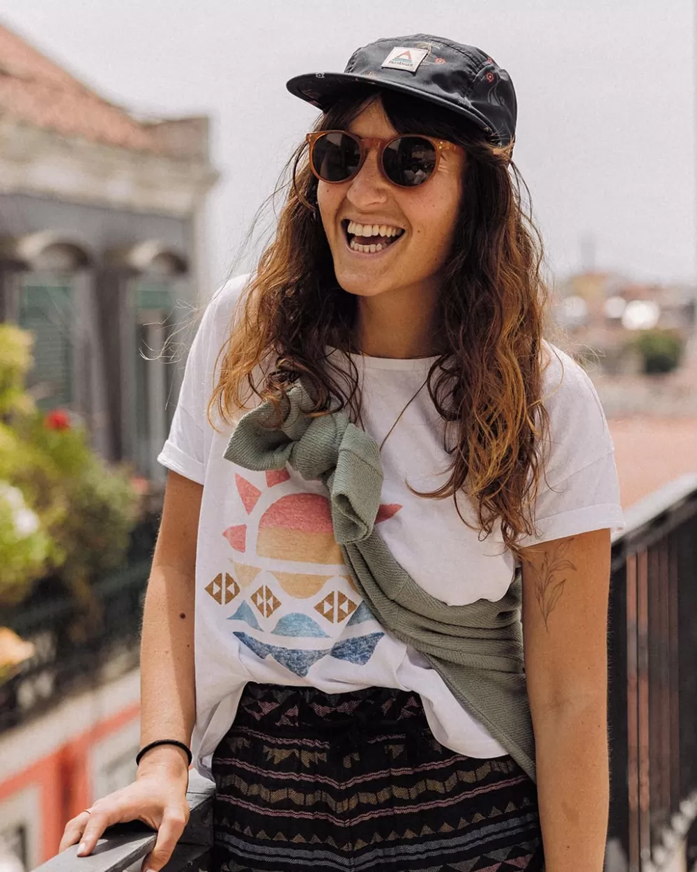 Maglietta Donna Passenger EcoComoda - Cotone Riciclato con Stampa Raggi Solari
