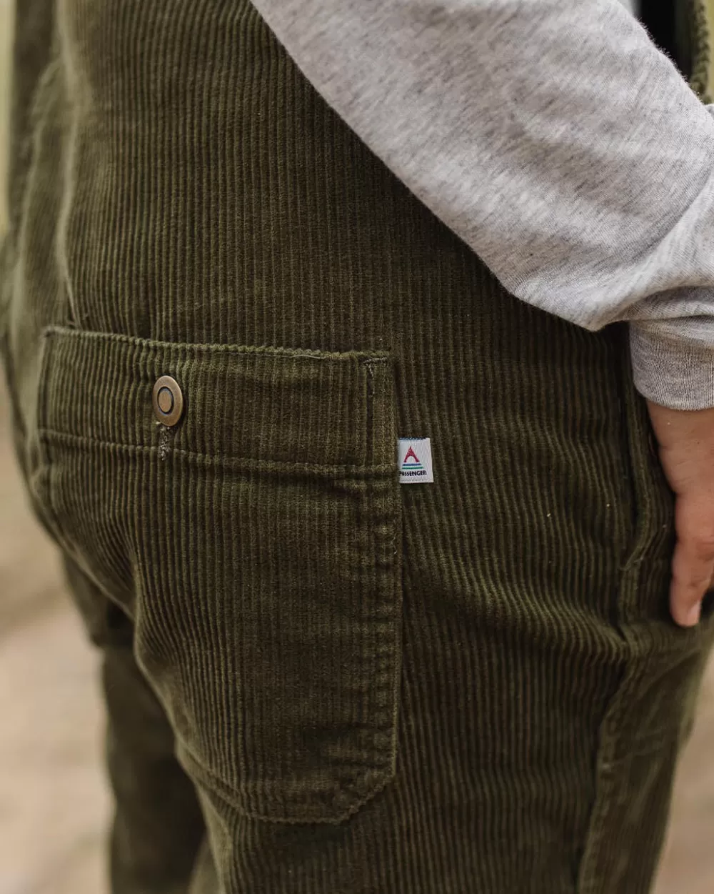 Donne Avventurose Salopette in Tweed con Cordoncino - Tessuto Resistenti e Comodi per Viaggiatrici, Taglio Moderno con Taschi Funzionali, Ideali per Escursioni ed Escapodi Eleganti.