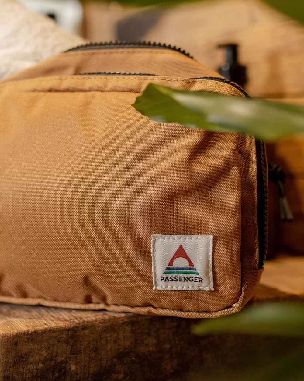 Eco-Essenziale: Necessaire Igienico Viaggio per Donne - Materiali Rigenerati e Design Compatto