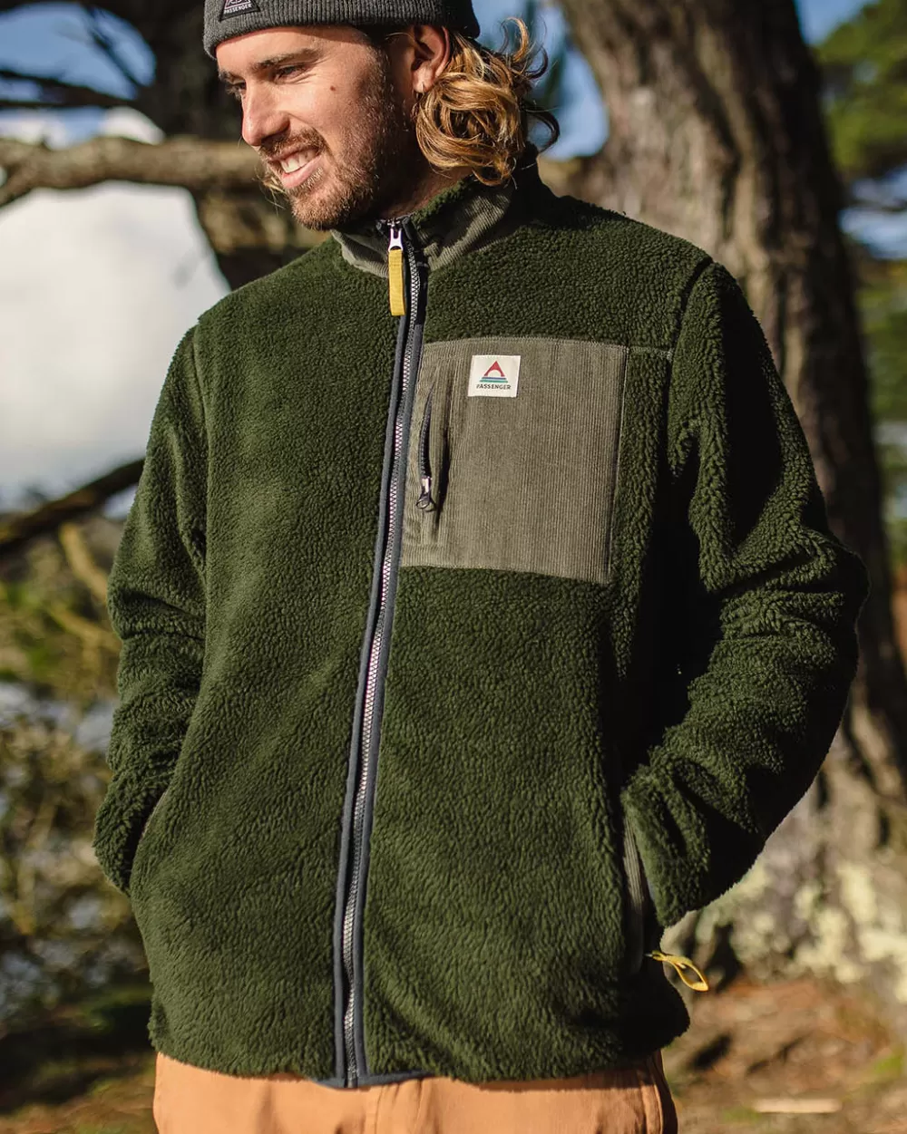Giacca Trekker Eco-Friendly in Pile Sherpa Rigenerato a Spessore Ultra - Avventura Sostenibile con Conforto Naturale, Design Resistente by Passenger