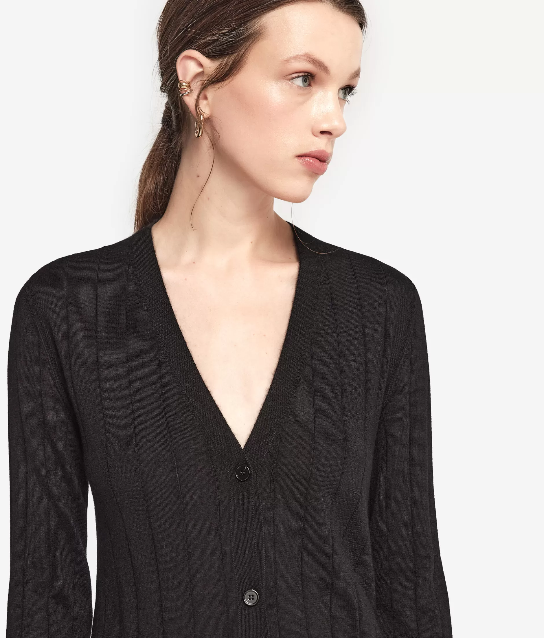 Hot Falconeri - Cardigan in Cashmere Superfine con Scollo a V e Coste Larghe - Nero Mod. 9107