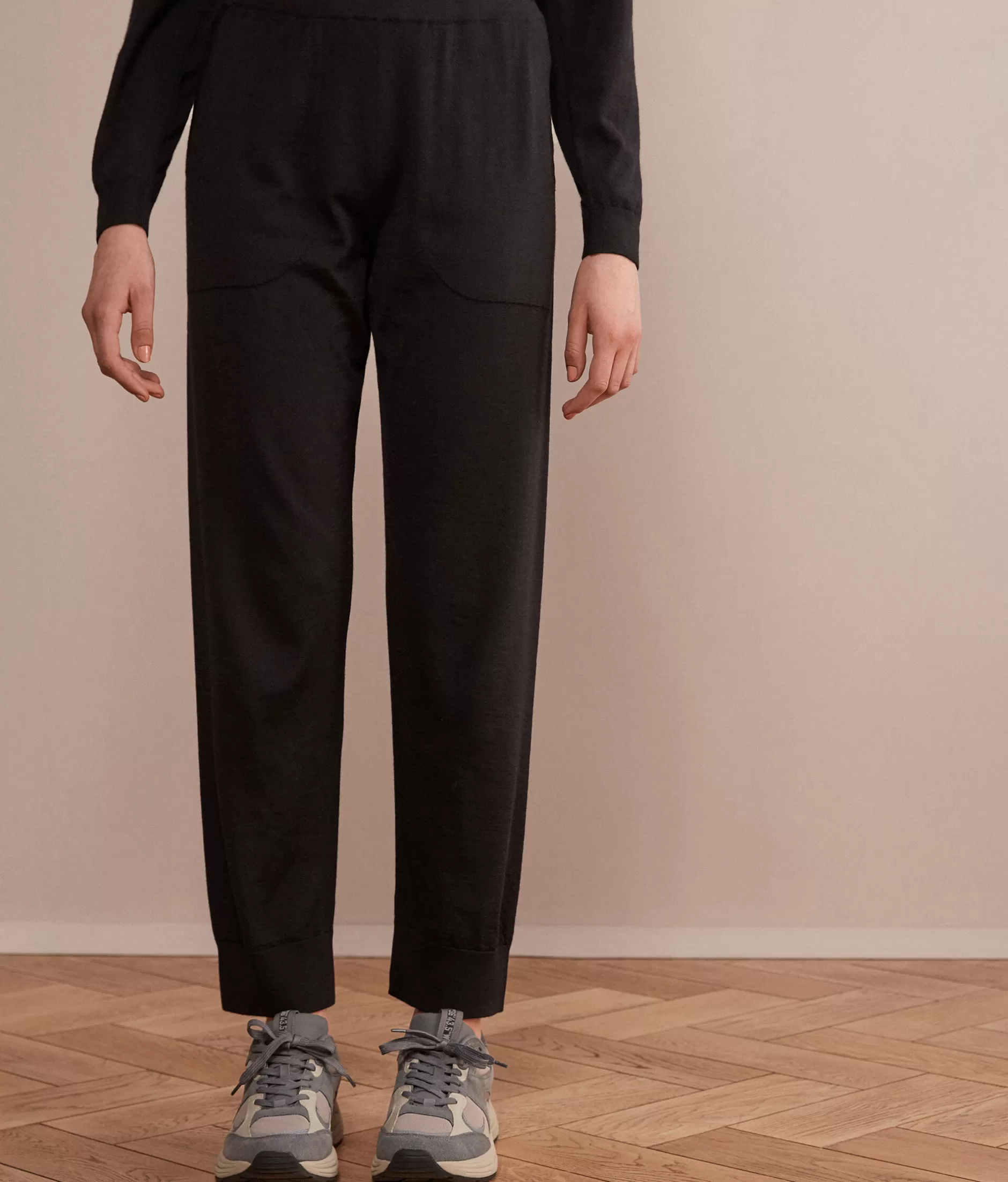 Falconeri Pantaloni in Cashmere Ultrafine con Polsino - Modello 9107 Nero Assoluto, Lusso e Morbidezza Senza Paragoni