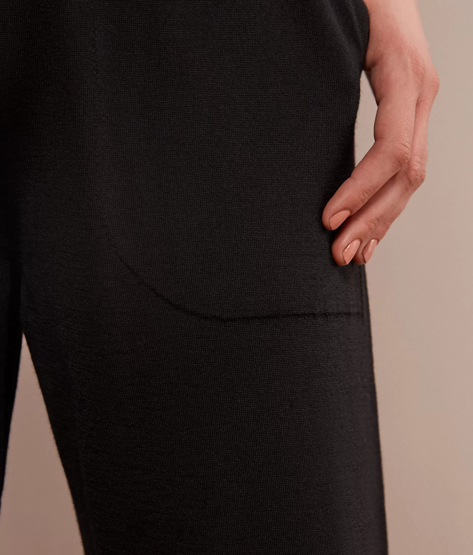 Falconeri Pantaloni in Cashmere Ultrafine con Polsino - Modello 9107 Nero Assoluto, Lusso e Morbidezza Senza Paragoni