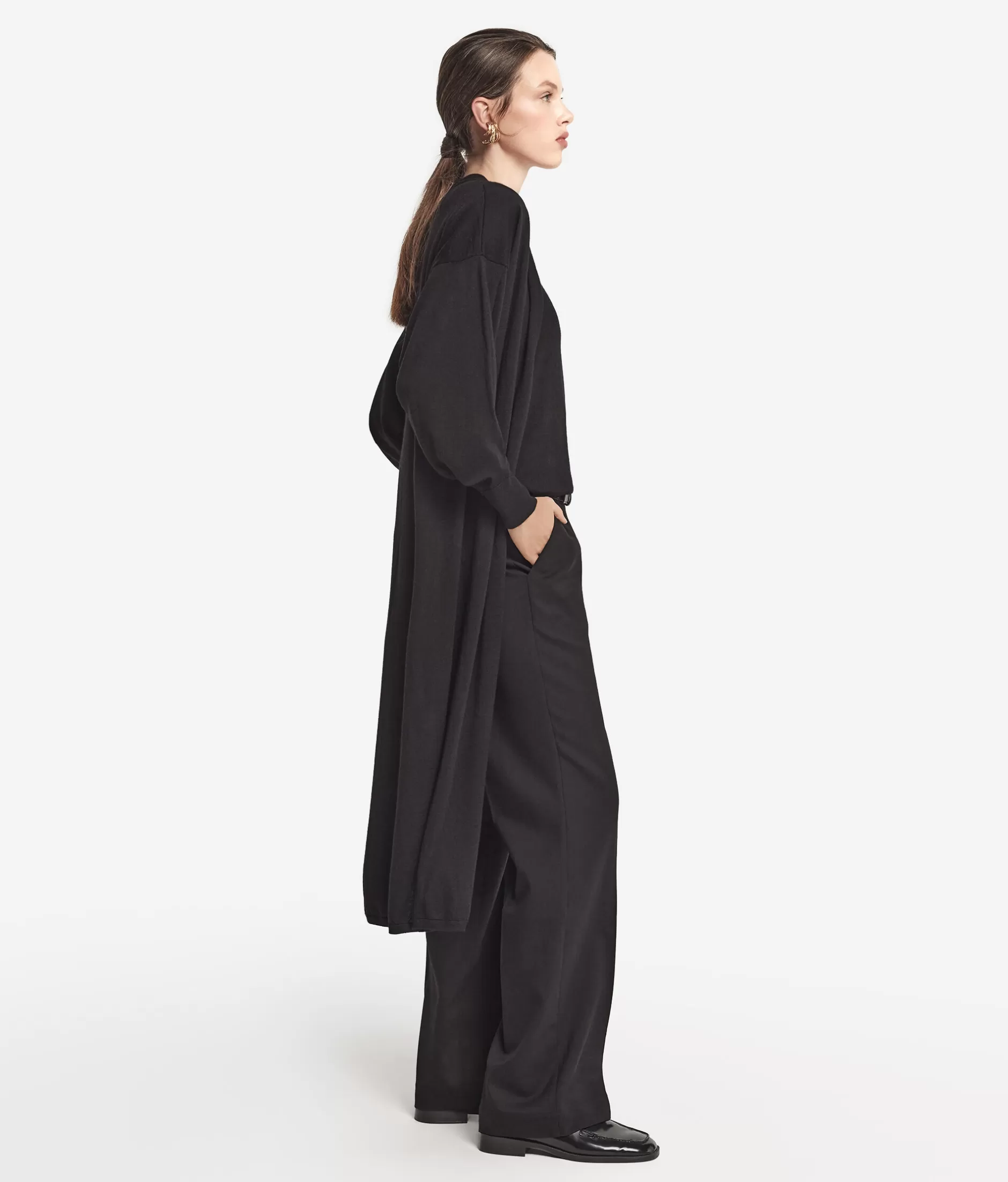 Cardigan Lungo Hot Falconeri in Puro Cashmere Ultrafine - Modello Elegante Nero 9107 per Look Lusso e Confortevole
