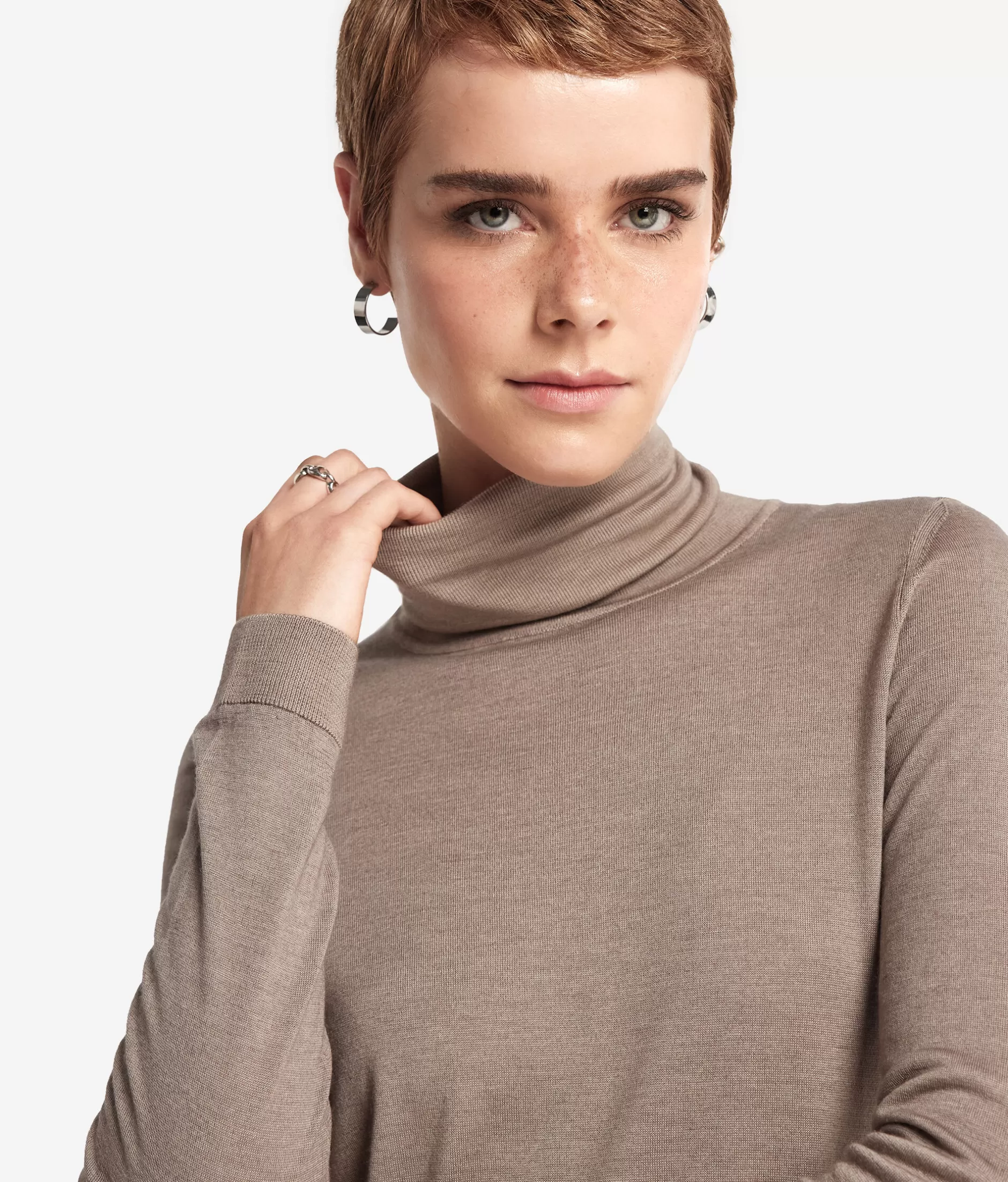 Falconeri Maglione a Collo Alto in Cashmere Ultrafine - Tinto a Capo in Tonalità Grigio Antracite e Pietra Scura
