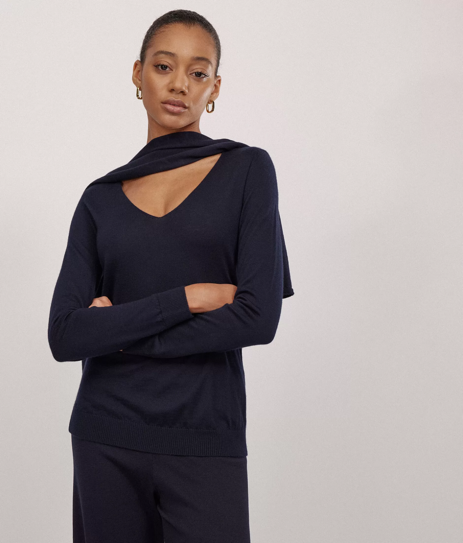 Falconeri Maglione Femminile in Puro Cashmere Extra Fine - Scollo a V Conforto Elegante Mod. 9400 Blu Notte