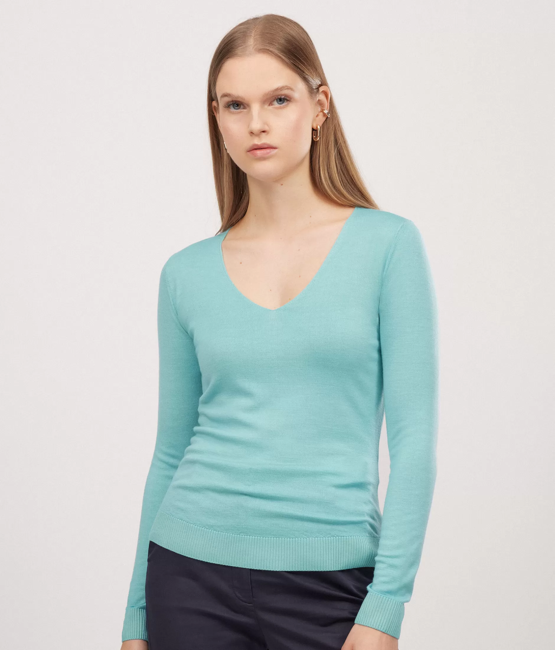 Offerta Lampo · Maglione V-Neck Falconeri in Cashmere Superfine · Blu Mare Lavato a Pigmenti · Modello 8980 · Tinto a Capo Finito