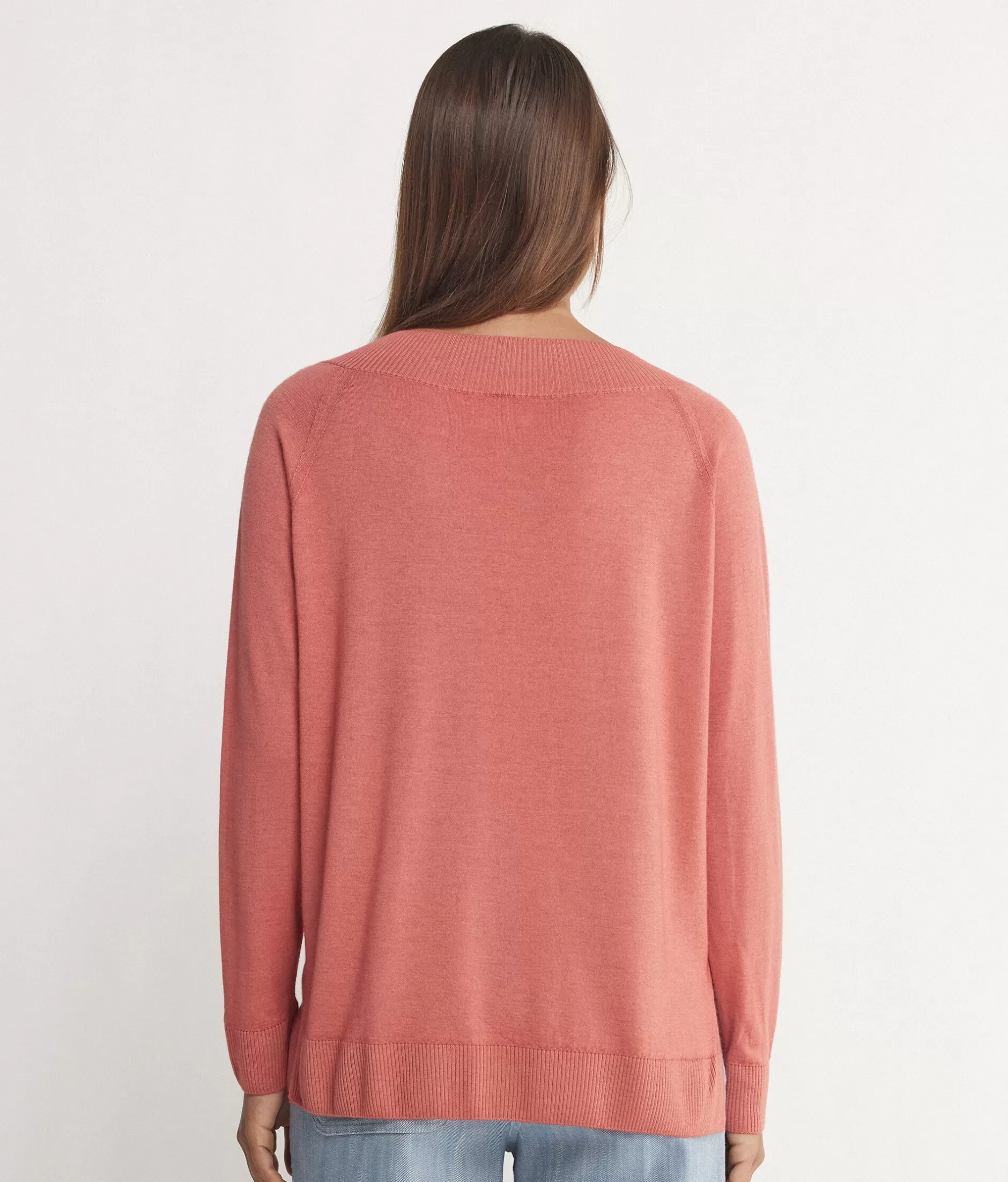 Maglione Falconeri in Cashmere Superfino con Scollatura a V - Tinto a Macchia Rosa Pesca Cod. 8981, Confezione Elegante per Look Delicato