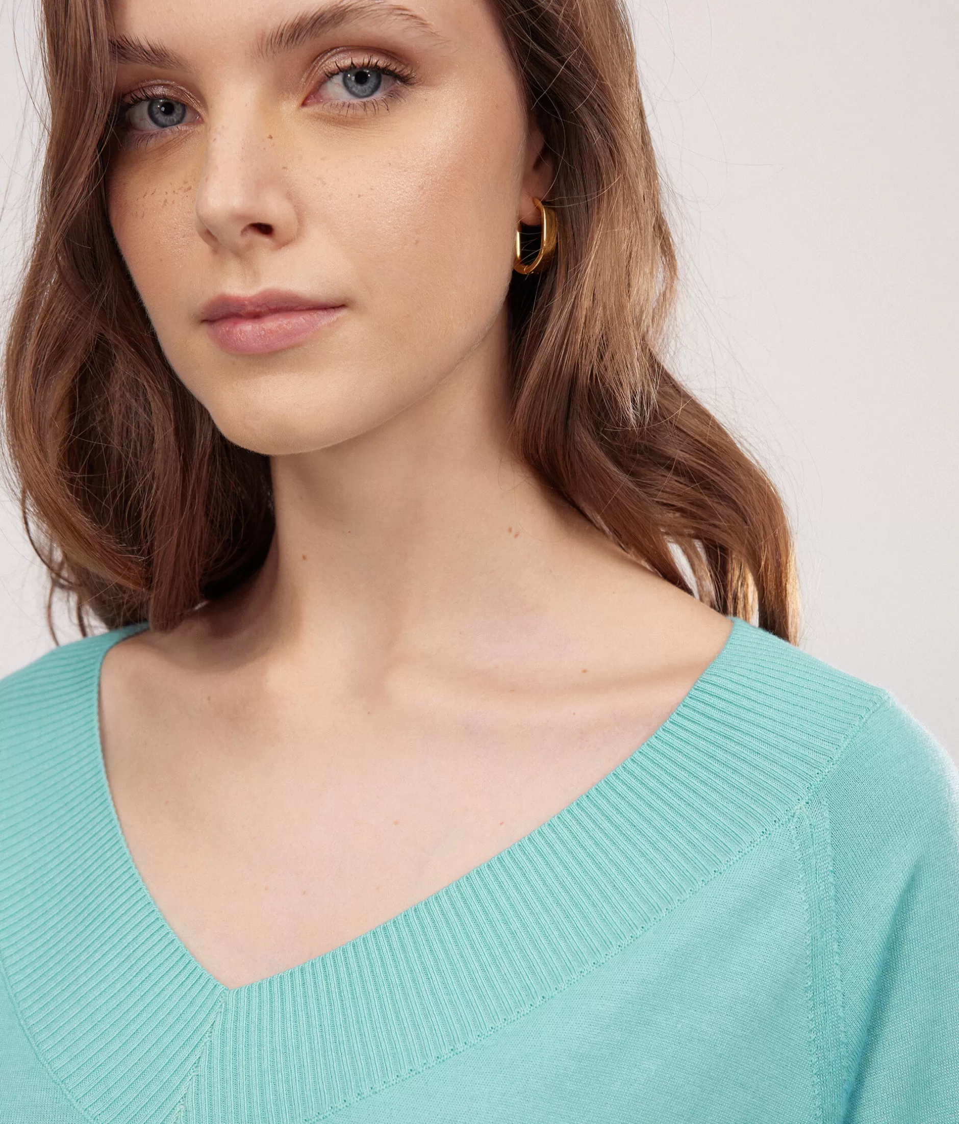 Falconeri Maglione in Cashmere Superfine - Scollo a V Blu Oltremare con Tinto a Mare - Mod. 8980
