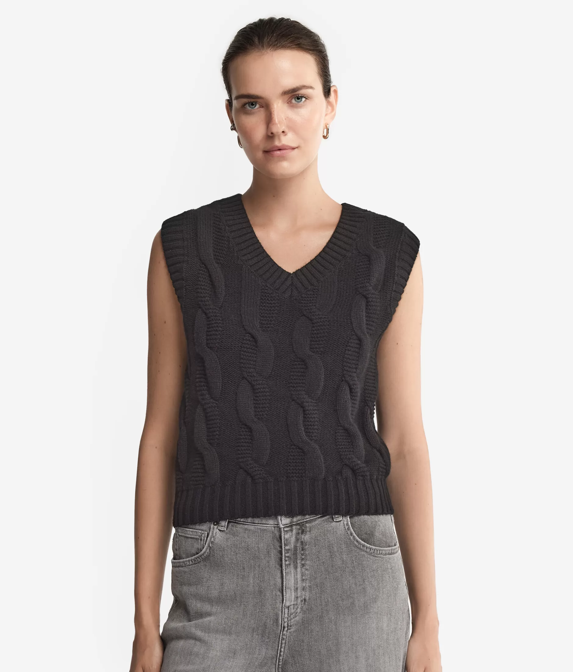 Falconeri Gilet Morbidissima Cashmere Nero con Lavorazione a Maglia Cablè - Modello 9107 Prezzo Conveniente