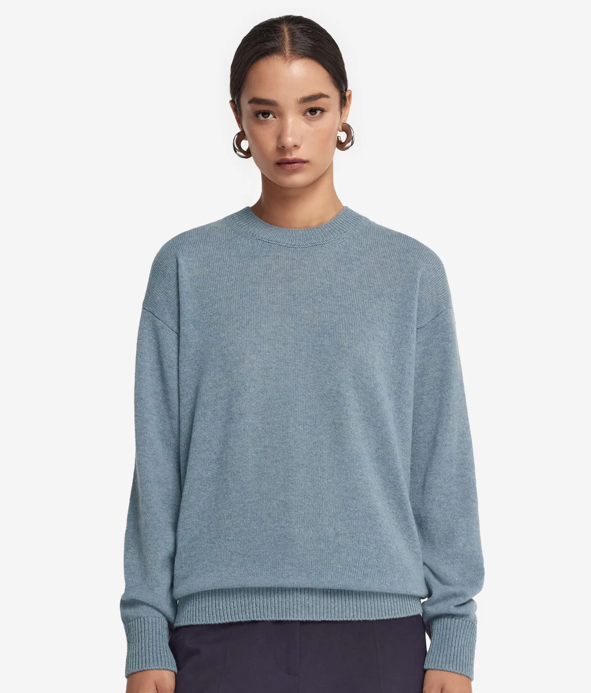 Falconeri Maglione in Cashmere Morbidamente Morbido, Azzurro Niagara 9078 - Lavorazione Artigianale Elegante con Scollo Tondo, Confezione Premium per Comfort Ineguagliabile