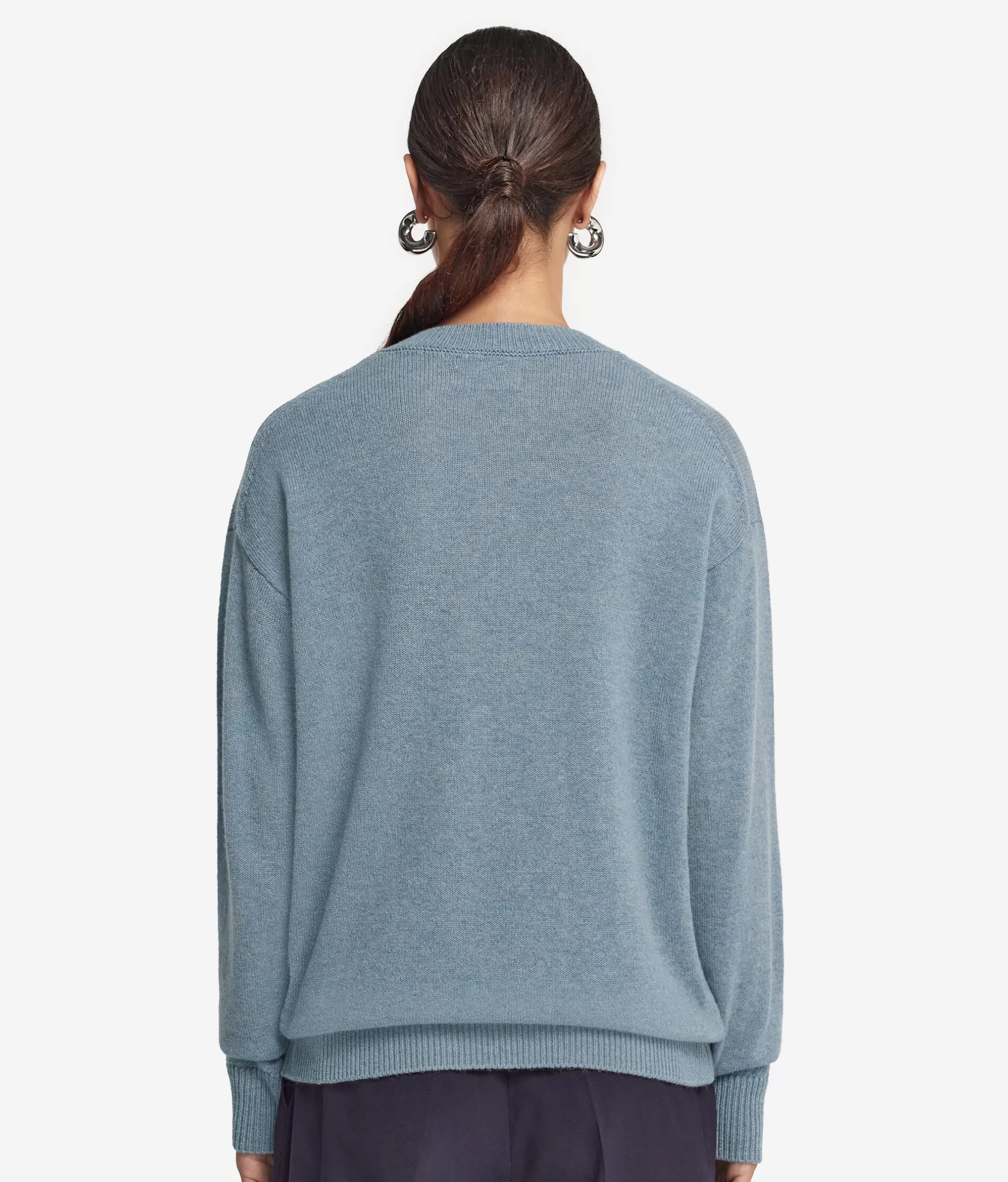 Falconeri Maglione in Cashmere Morbidamente Morbido, Azzurro Niagara 9078 - Lavorazione Artigianale Elegante con Scollo Tondo, Confezione Premium per Comfort Ineguagliabile