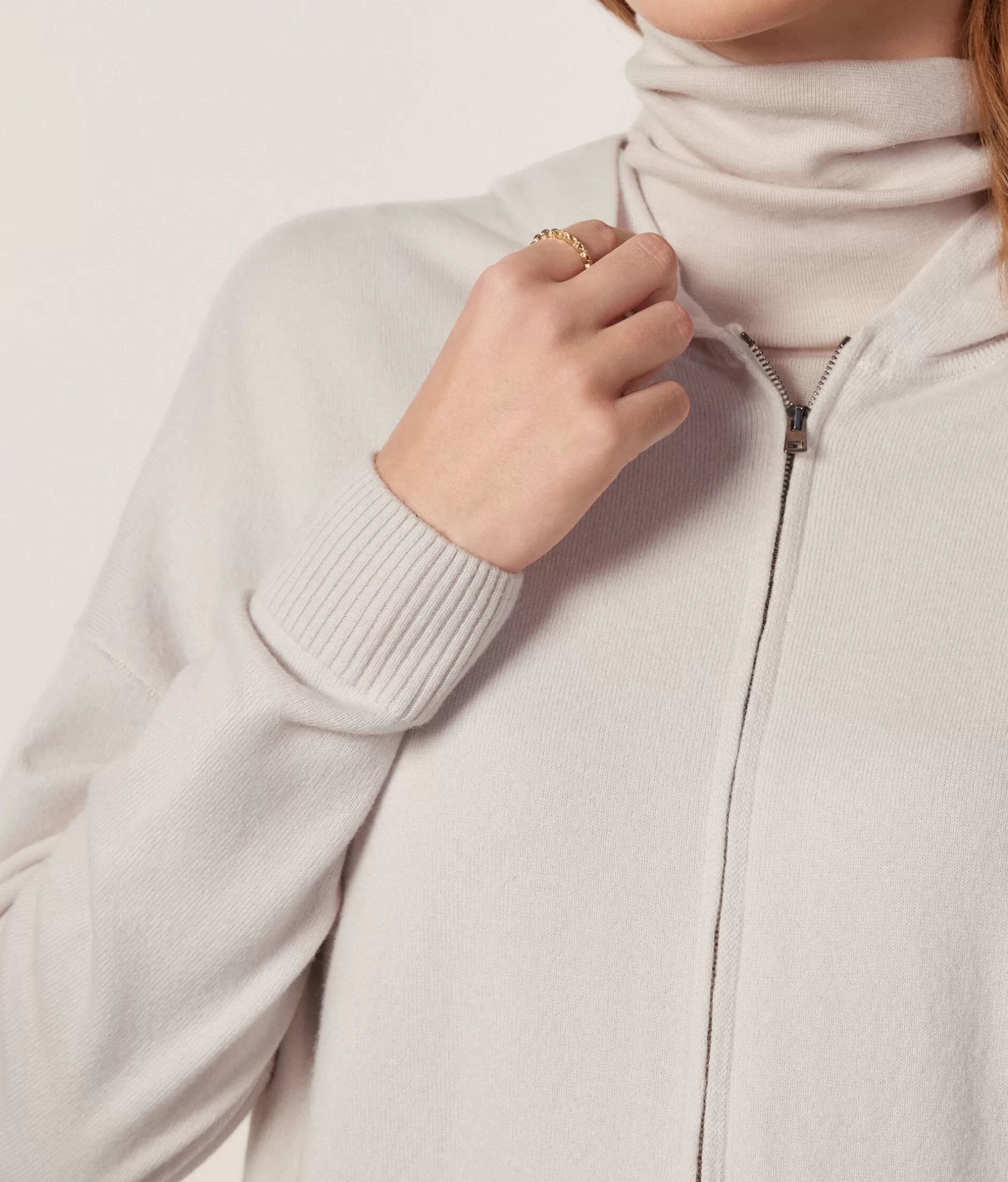 Falconeri Cappuccio in Cashmere Supersoft - Felpa con Zip Avorio Chiaro, Modello 8644 