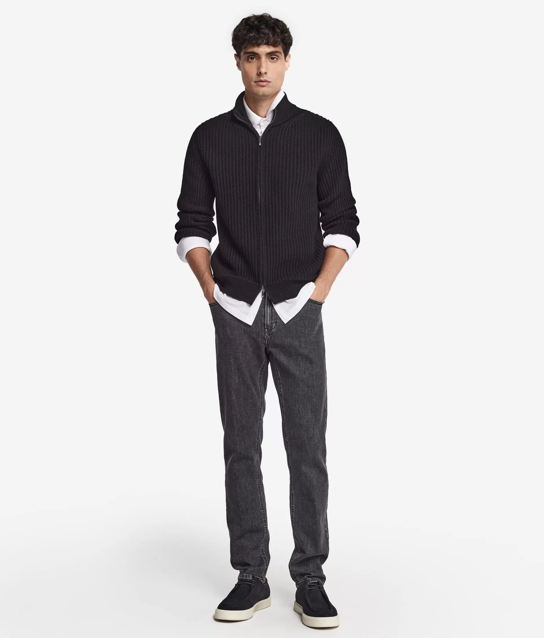 Cardigan in Puro Cashmere Falconeri - Morbidezza Senza Paragoni  
Saldi Esclusivi su Modello Costola Alta, Colore Nero Assoluto  
Ideale per Stagioni Fredde con Design Elegante e Confortevole