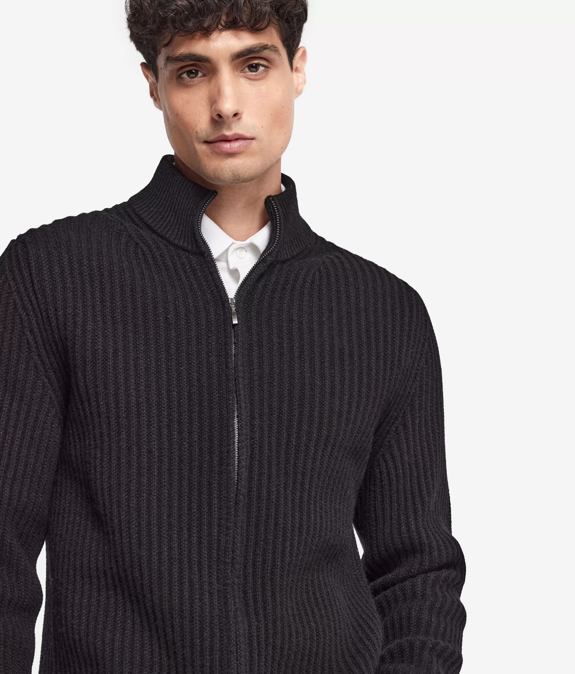 Cardigan in Puro Cashmere Falconeri - Morbidezza Senza Paragoni  
Saldi Esclusivi su Modello Costola Alta, Colore Nero Assoluto  
Ideale per Stagioni Fredde con Design Elegante e Confortevole