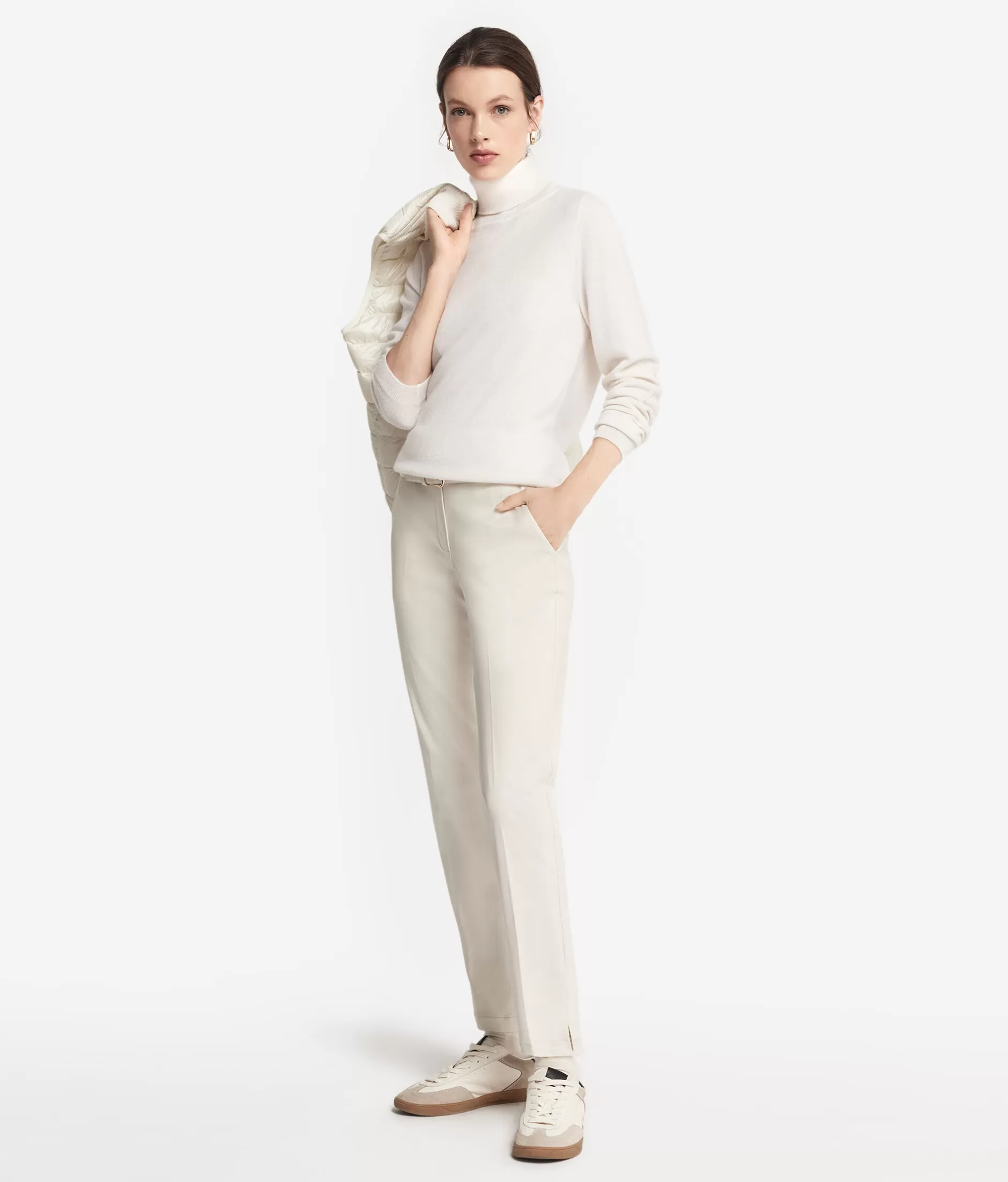 Falconeri Maglione in Cashmere Super Morbido con Dolcevita - Bianco Puro Codice 8005 con Fiocco Elegante