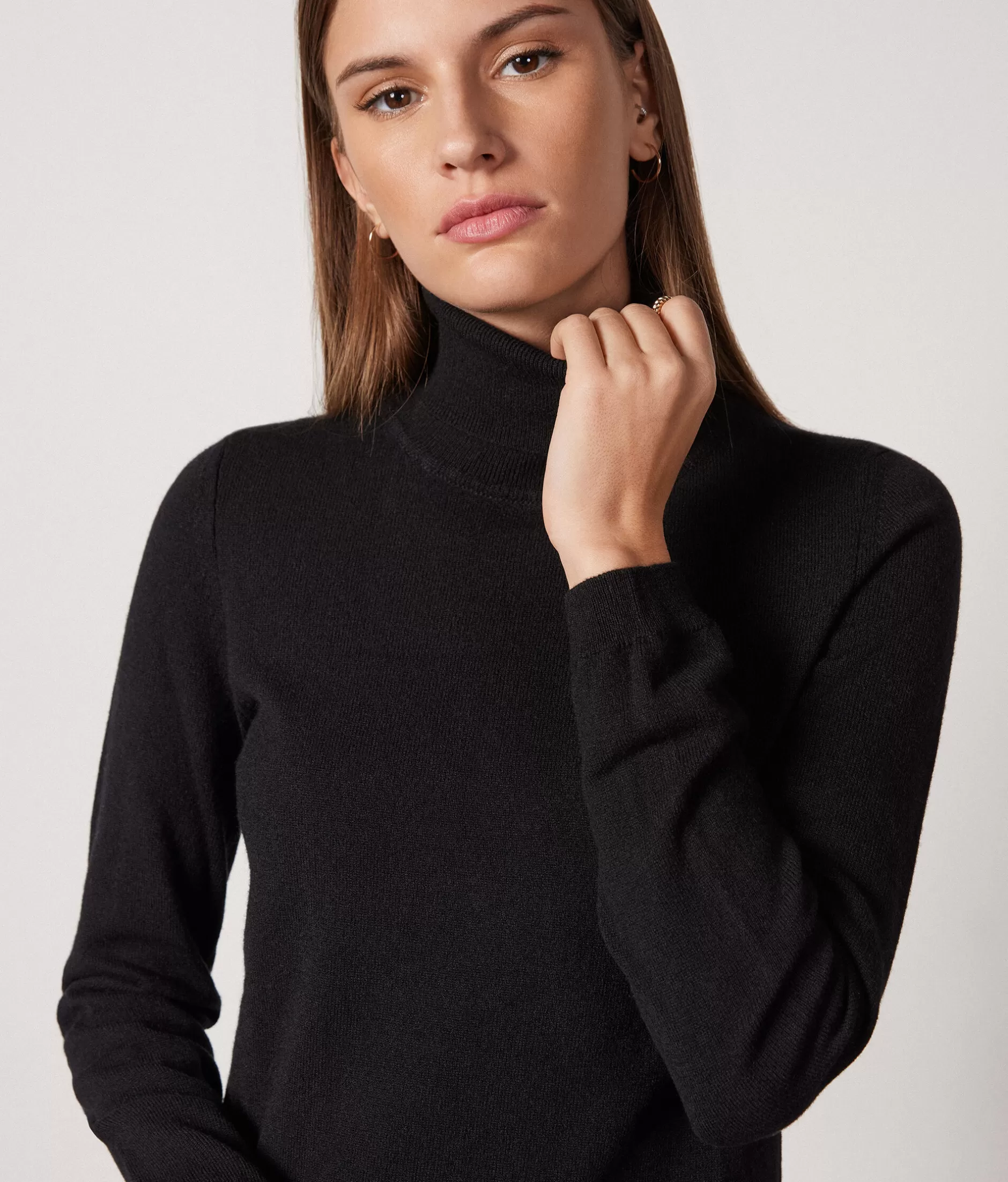 Falconeri Maglione Donna in Lusso Cashmere Morbido - Dolcevita Elegante Nero Assoluto, Autunno-Inverno 2023 - Modello 9107