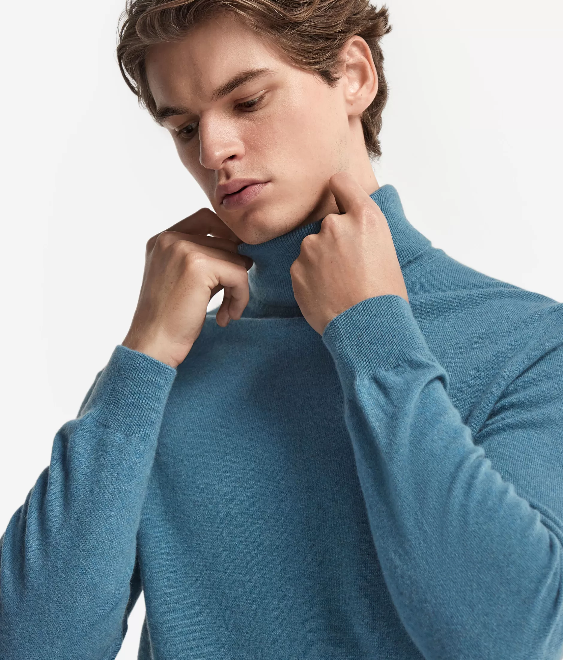 Maglione a Dolcevita in Cashmere Ultra Morbido Falconeri - Blu Chiaro 9066 con Rifiniture in Blu Oxford