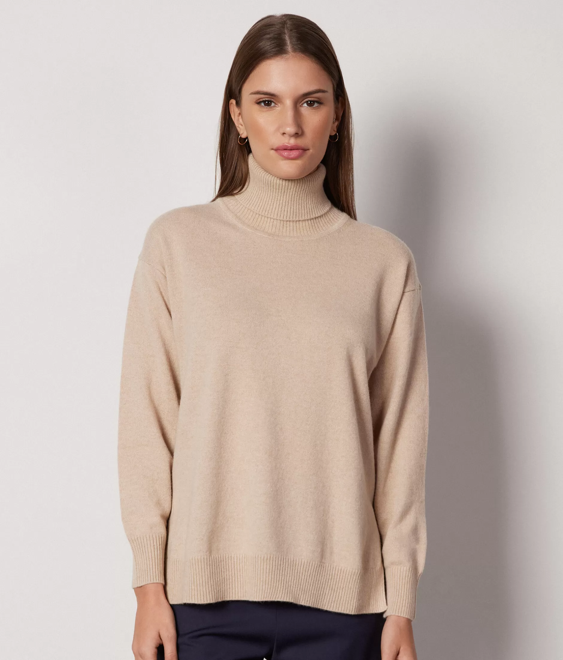 Maglione Falconeri in Cashmere Ultra Morbido con Scollo Alto e Spaccature Laterali - Tinta Crema Chiaro - Prezzo Promozionale

（：，